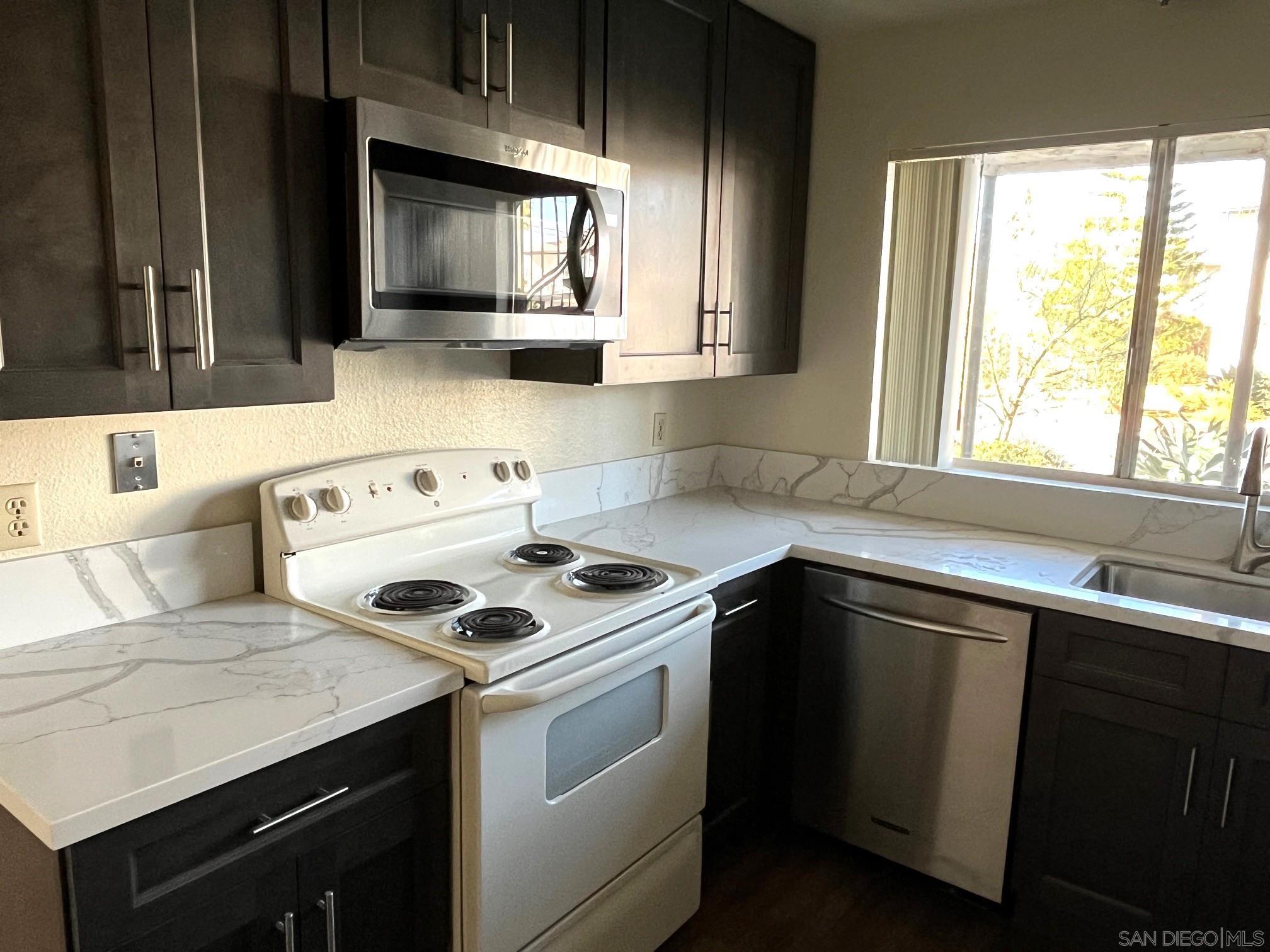 Detail Gallery Image 3 of 26 For 998 S Mollison, El Cajon,  CA 92020 - 2 Beds | 1 Baths