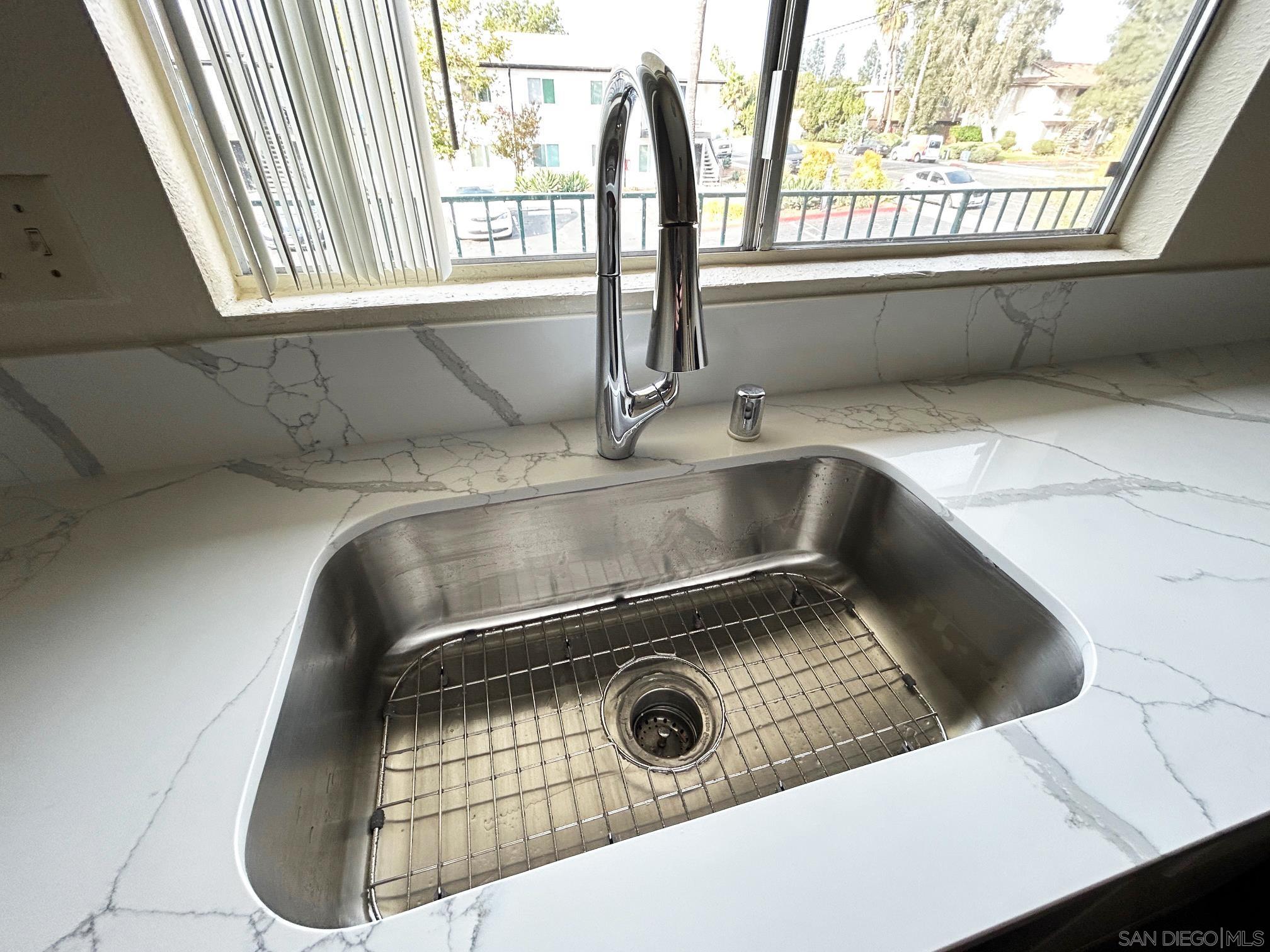 Detail Gallery Image 4 of 26 For 998 S Mollison, El Cajon,  CA 92020 - 2 Beds | 1 Baths