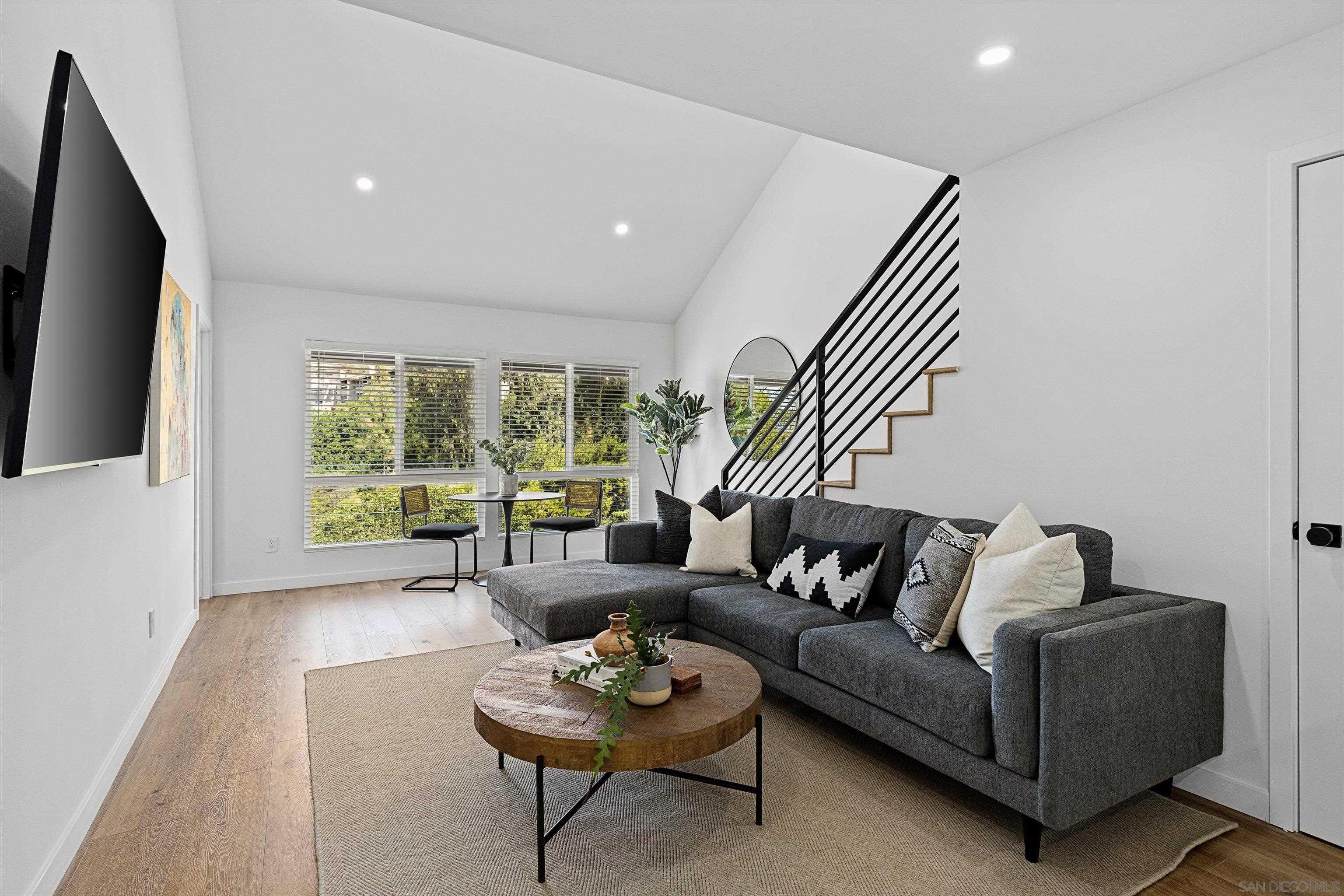 Front Image Thumbnail for SD260004961