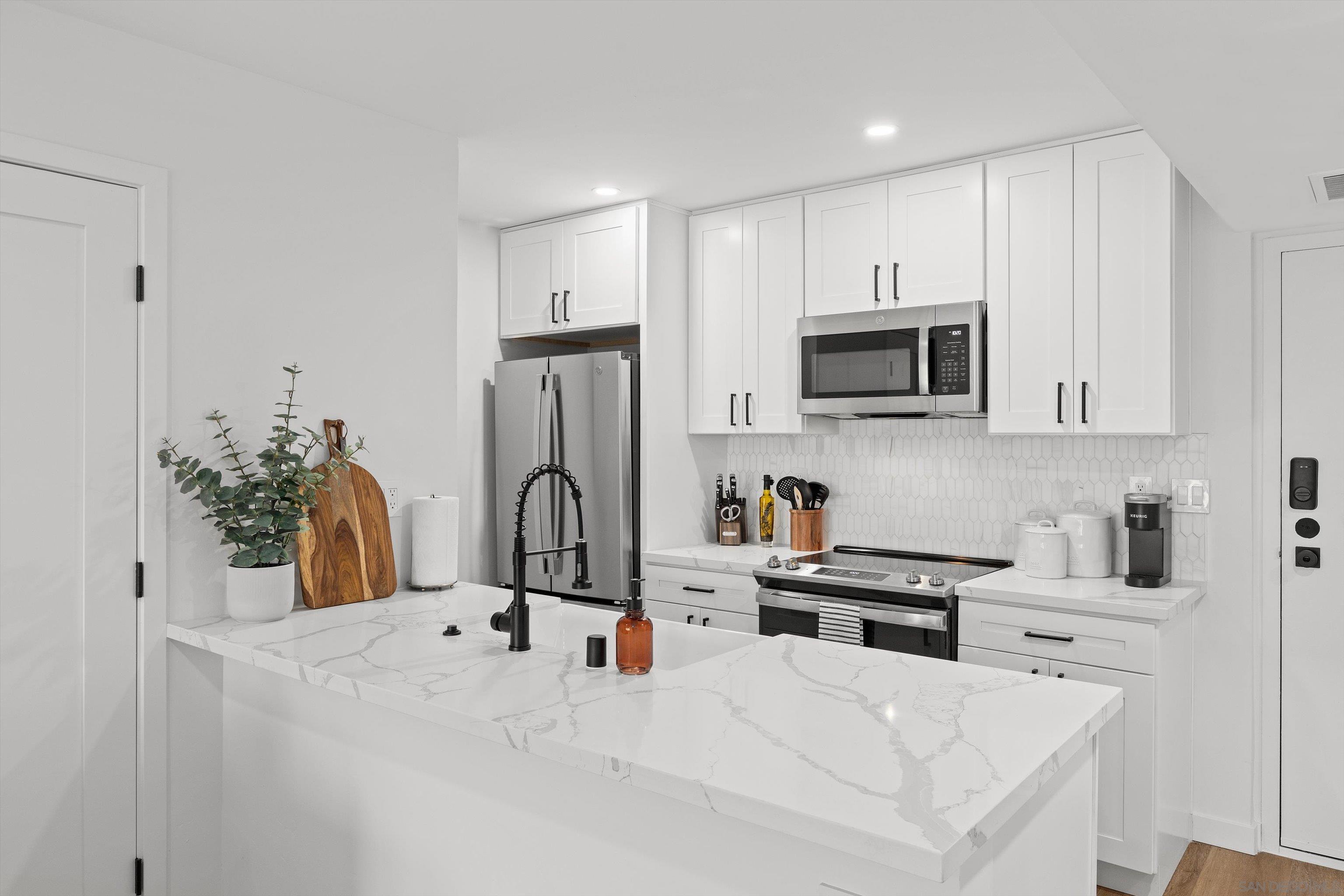 Detail Gallery Image 3 of 25 For 6111  Rancho Mission Rd  #313,  San Diego,  CA 92108 - 2 Beds | 2/1 Baths