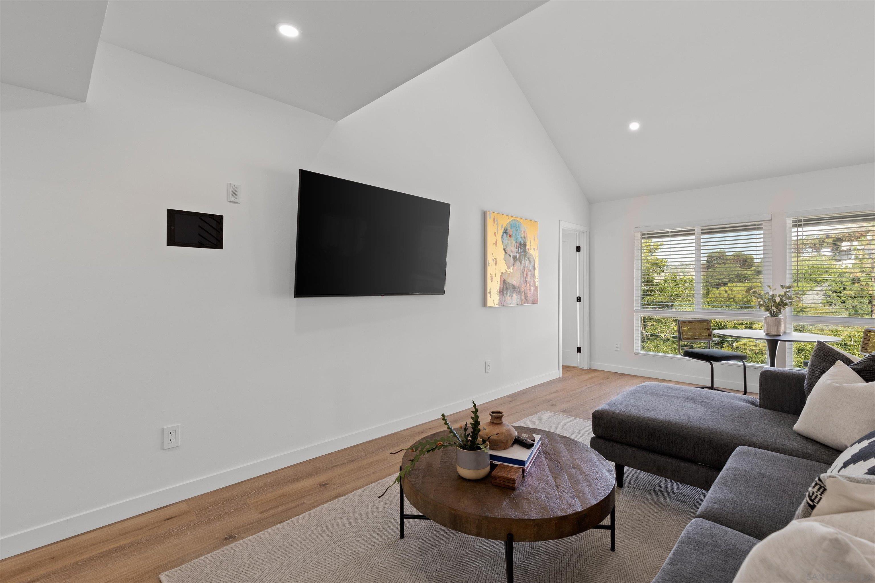 Detail Gallery Image 4 of 25 For 6111  Rancho Mission Rd  #313,  San Diego,  CA 92108 - 2 Beds | 2/1 Baths