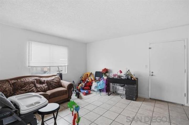 Detail Gallery Image 16 of 19 For 829  Grand Avenue, Spring Valley,  CA 91977 - – Beds | – Baths