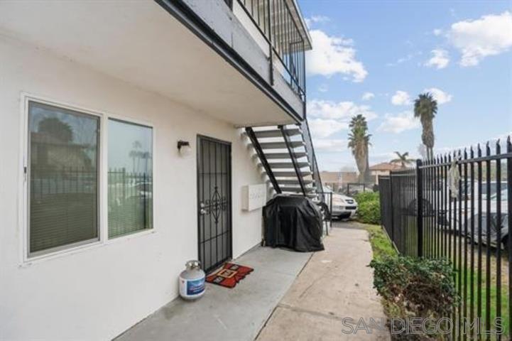 Detail Gallery Image 4 of 19 For 829  Grand Avenue, Spring Valley,  CA 91977 - – Beds | – Baths