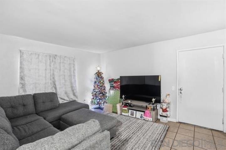 Detail Gallery Image 7 of 19 For 829  Grand Avenue, Spring Valley,  CA 91977 - – Beds | – Baths