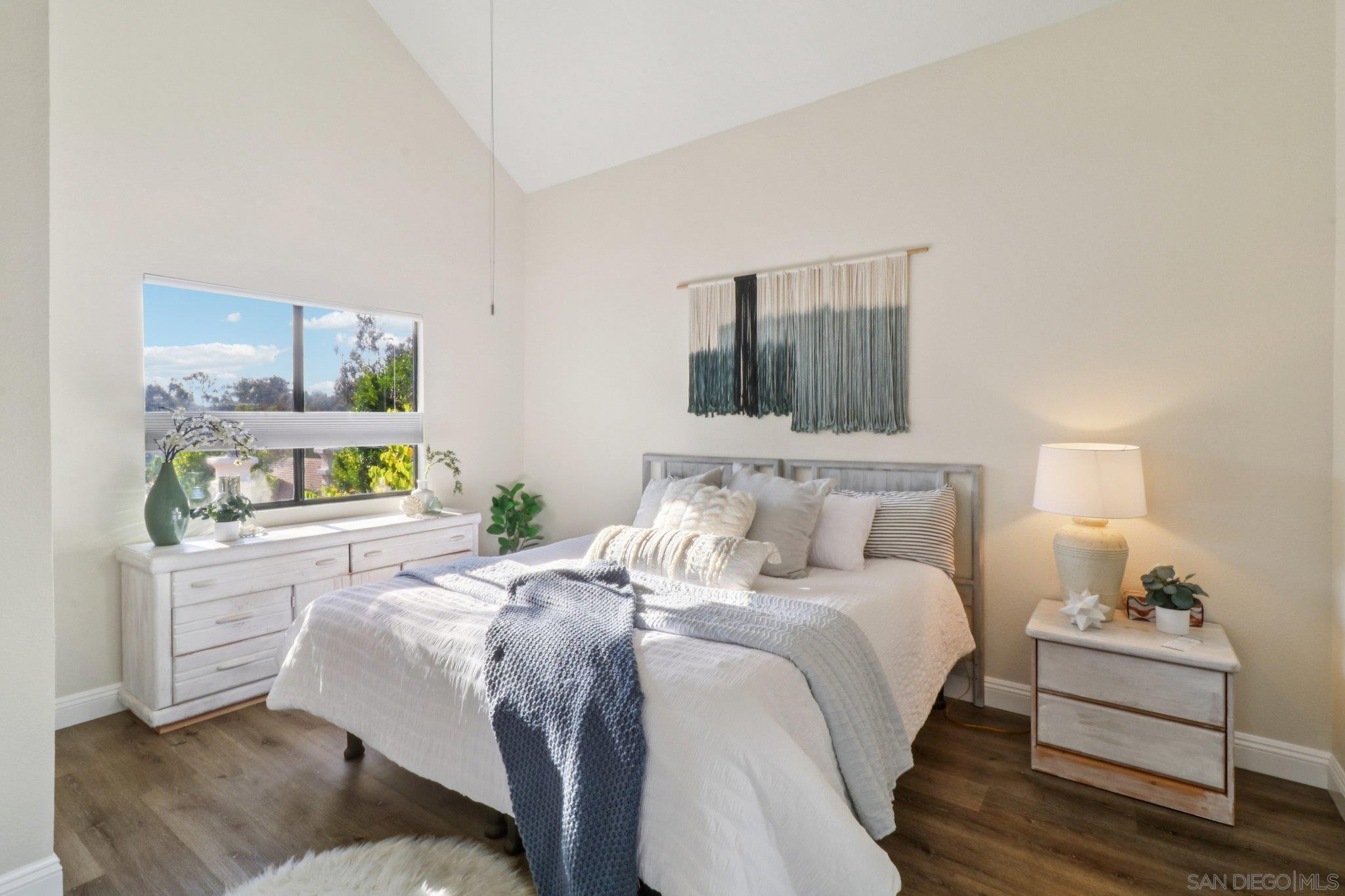 Detail Gallery Image 12 of 40 For 2829  Forest View Way, Carlsbad,  CA 92008 - 3 Beds | 2/1 Baths