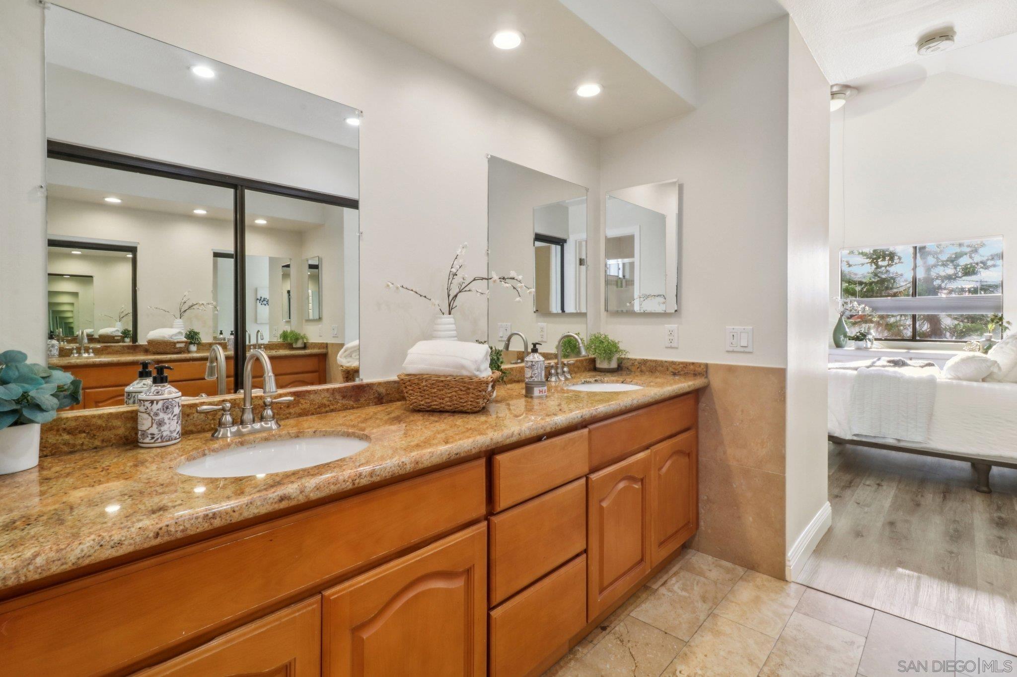 Detail Gallery Image 16 of 40 For 2829  Forest View Way, Carlsbad,  CA 92008 - 3 Beds | 2/1 Baths