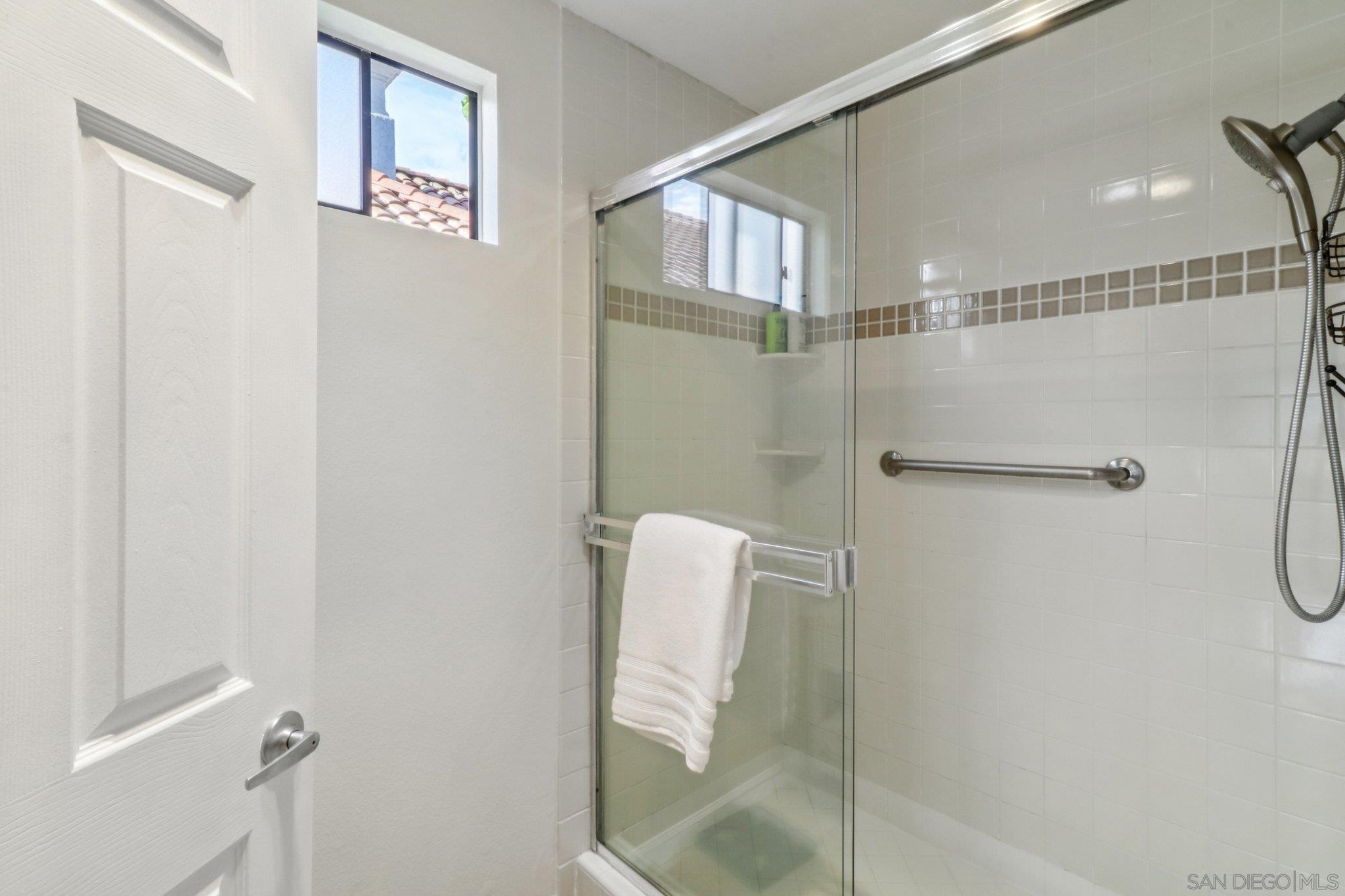 Detail Gallery Image 17 of 40 For 2829  Forest View Way, Carlsbad,  CA 92008 - 3 Beds | 2/1 Baths