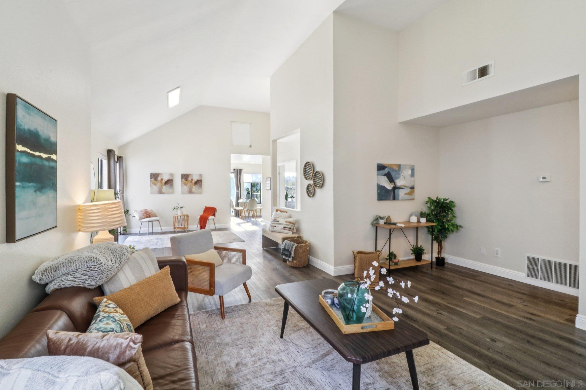 Detail Gallery Image 5 of 40 For 2829  Forest View Way, Carlsbad,  CA 92008 - 3 Beds | 2/1 Baths