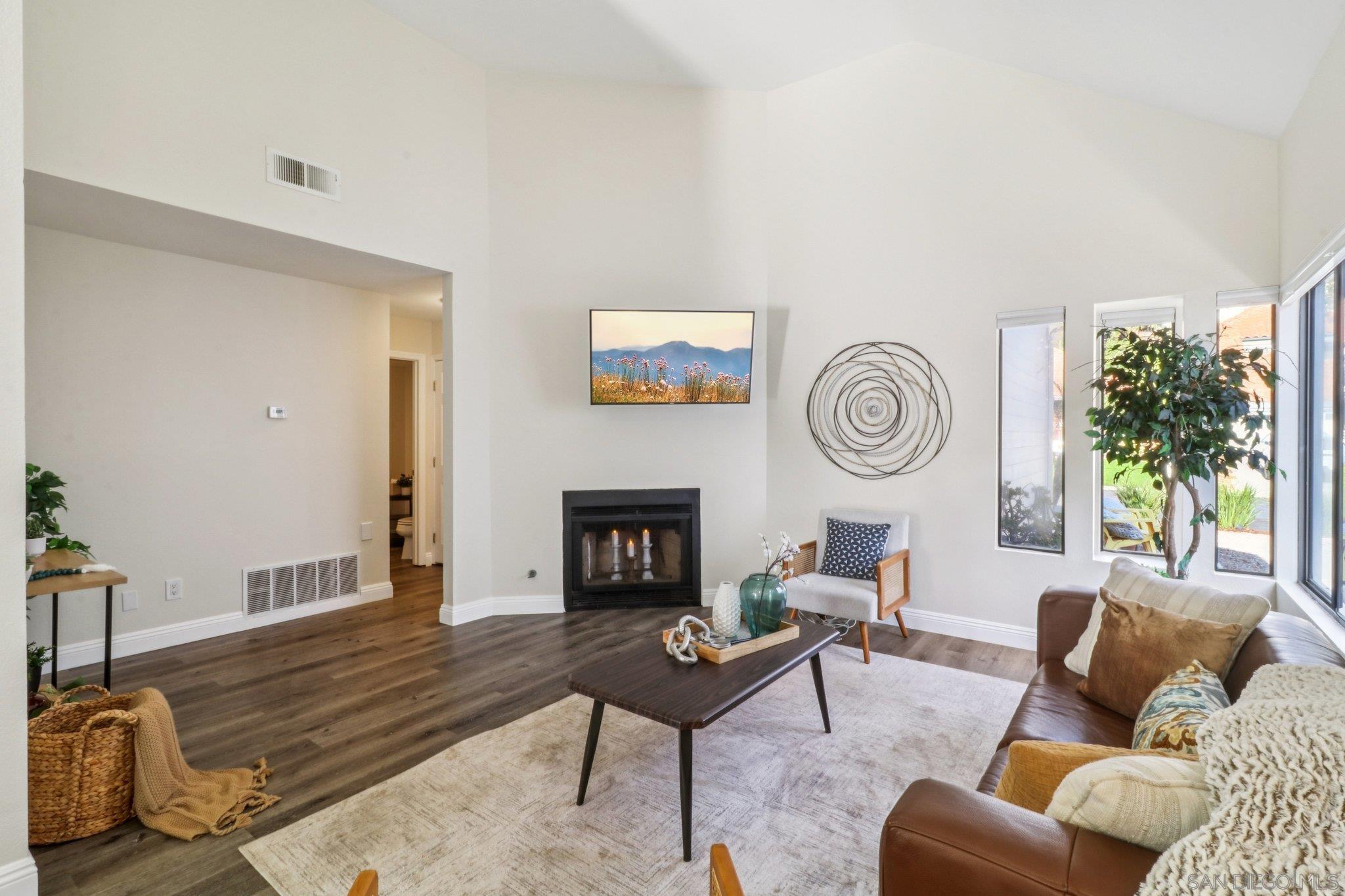 Detail Gallery Image 6 of 40 For 2829  Forest View Way, Carlsbad,  CA 92008 - 3 Beds | 2/1 Baths