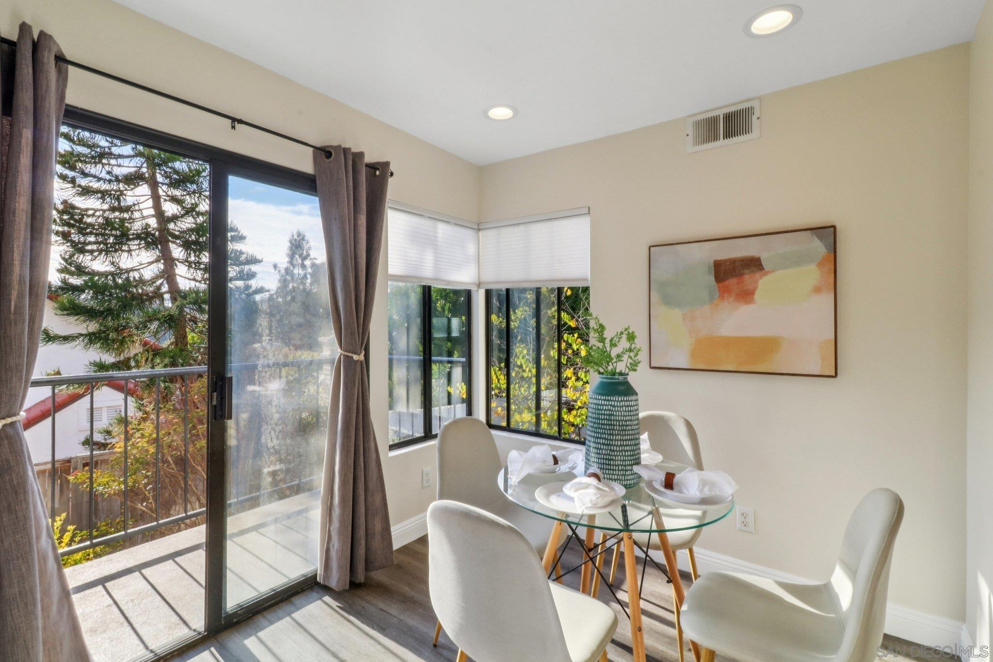 Detail Gallery Image 8 of 40 For 2829  Forest View Way, Carlsbad,  CA 92008 - 3 Beds | 2/1 Baths