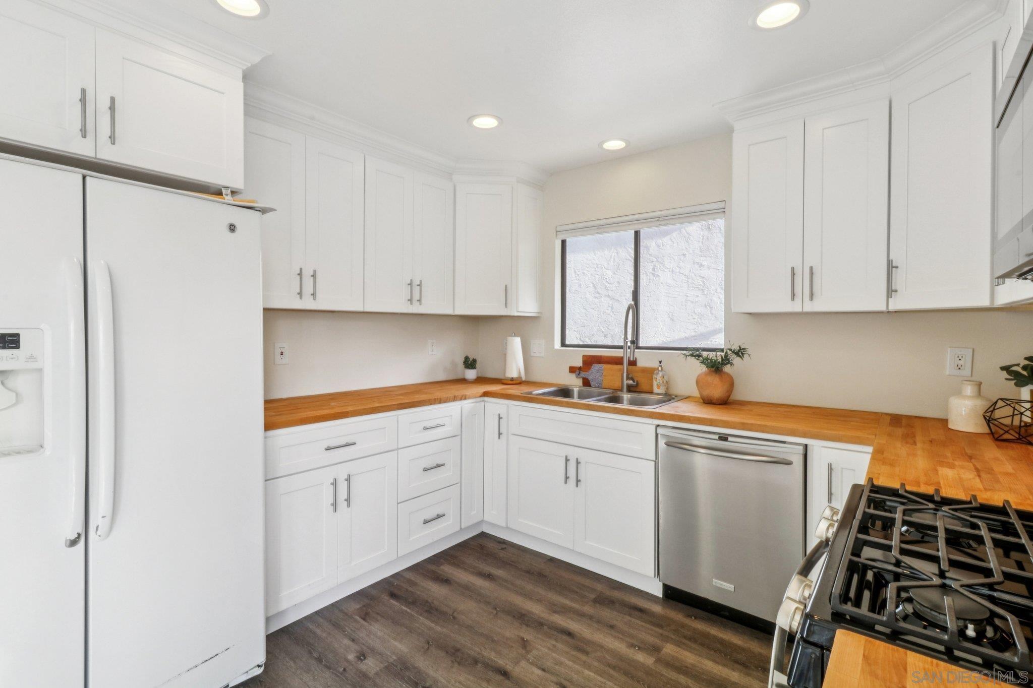 Detail Gallery Image 9 of 40 For 2829  Forest View Way, Carlsbad,  CA 92008 - 3 Beds | 2/1 Baths