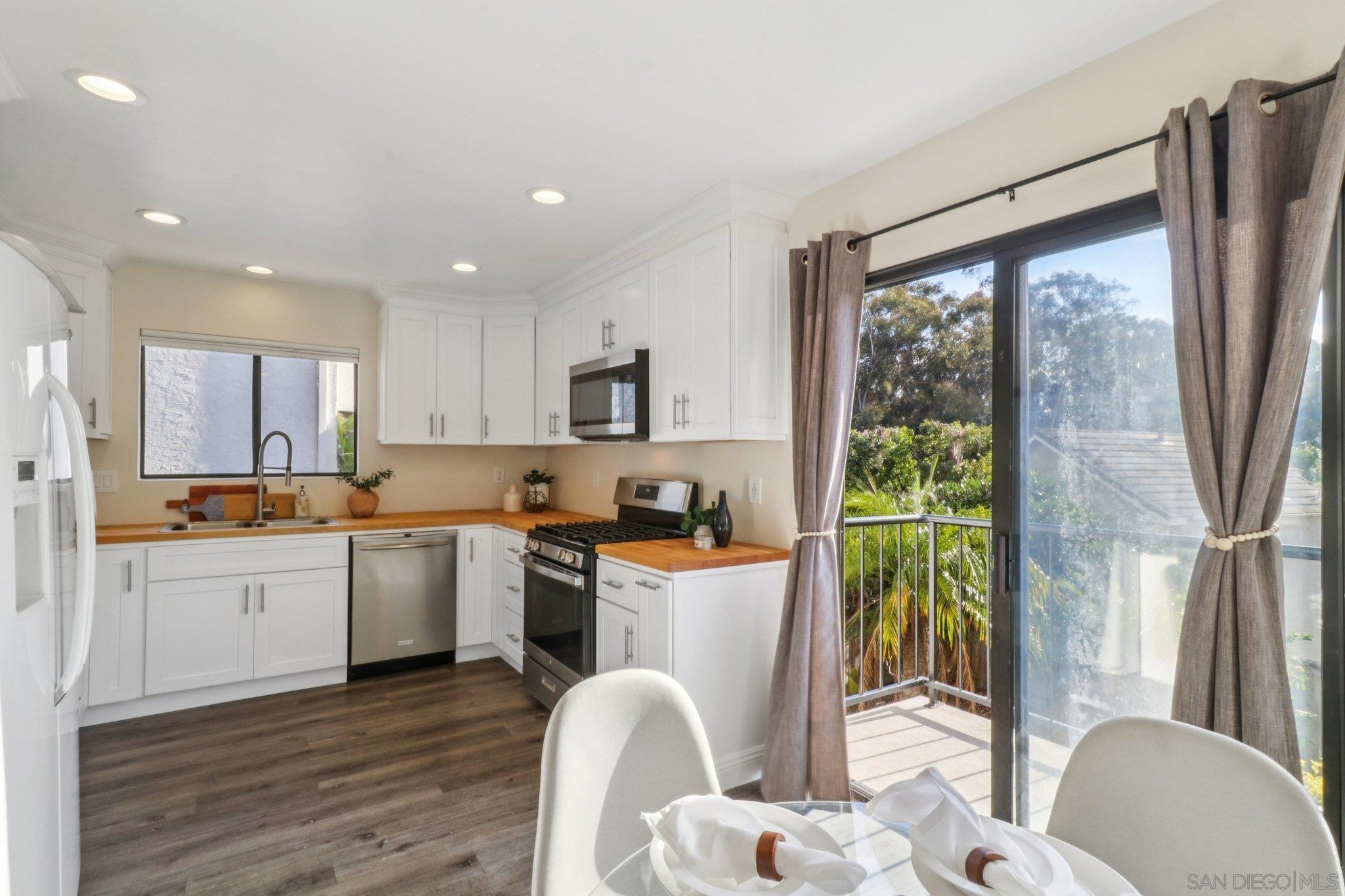 Detail Gallery Image 10 of 40 For 2829  Forest View Way, Carlsbad,  CA 92008 - 3 Beds | 2/1 Baths