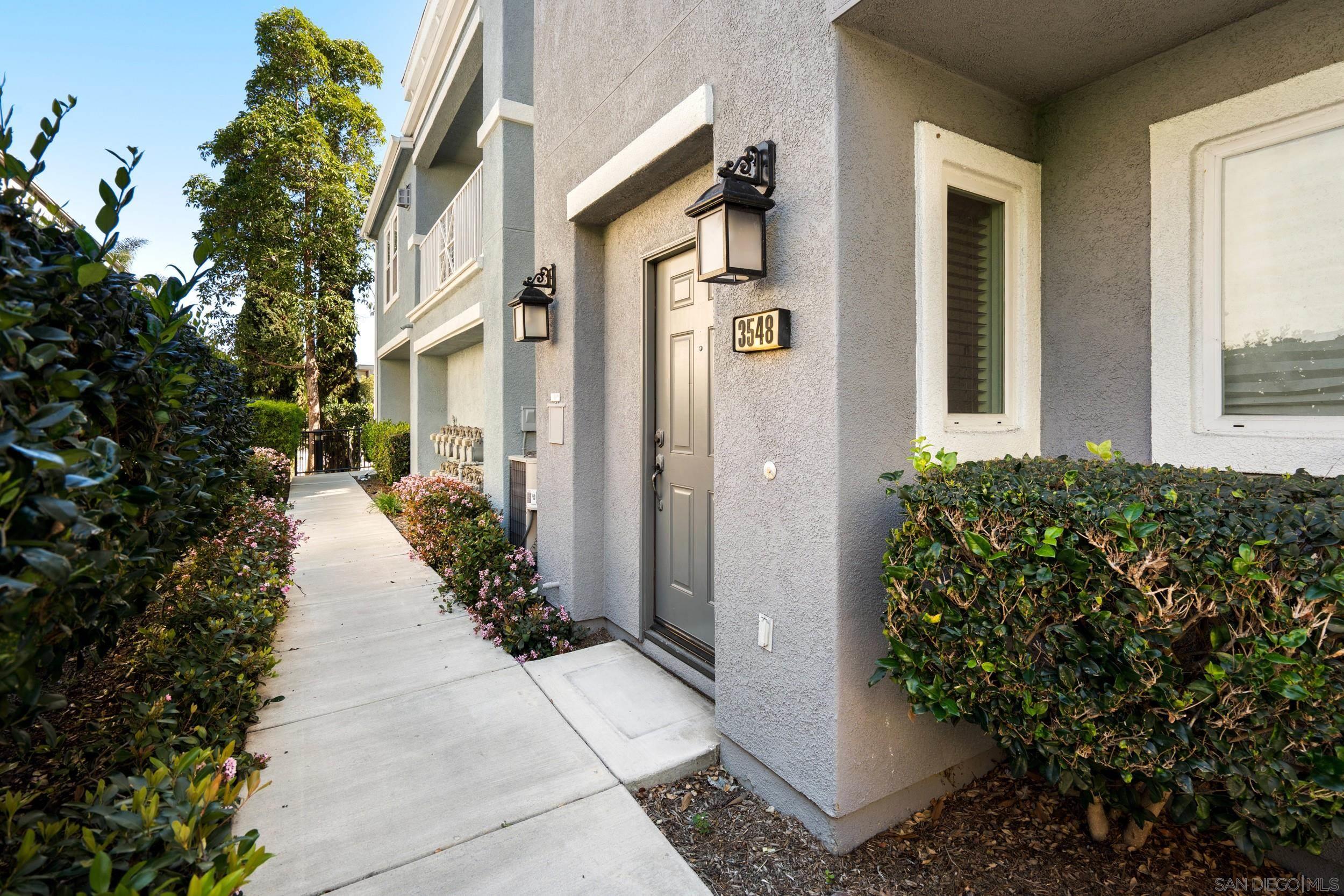 Detail Gallery Image 2 of 35 For 3548  Shoreline Bluff Lane, San Diego,  CA 92110 - 2 Beds | 2/1 Baths