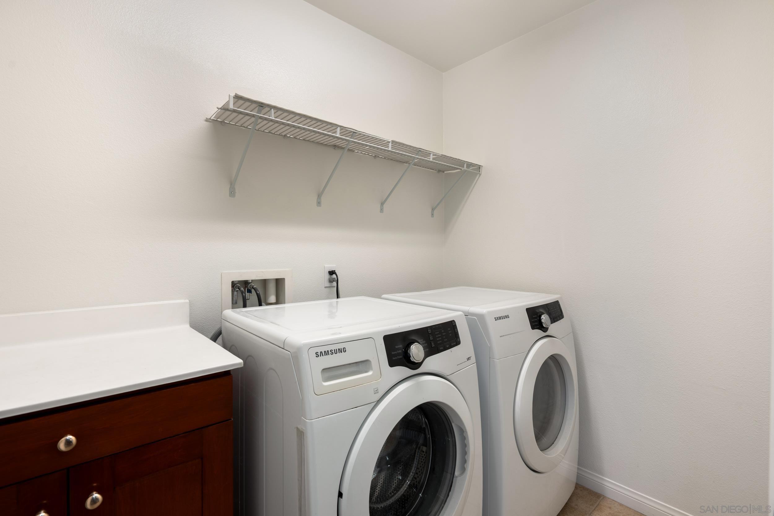 Detail Gallery Image 11 of 35 For 3548  Shoreline Bluff Lane, San Diego,  CA 92110 - 2 Beds | 2/1 Baths