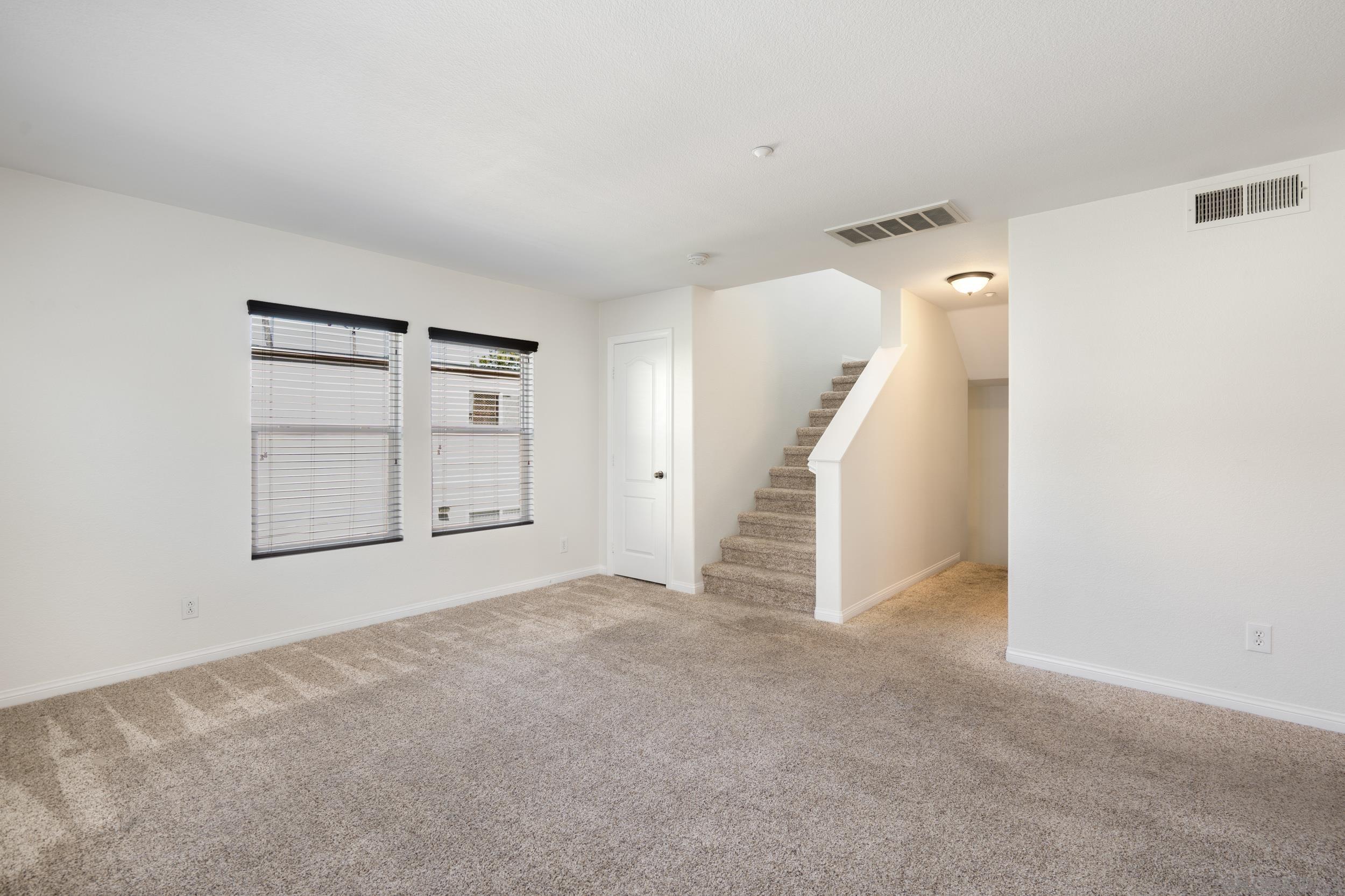 Detail Gallery Image 16 of 35 For 3548  Shoreline Bluff Lane, San Diego,  CA 92110 - 2 Beds | 2/1 Baths