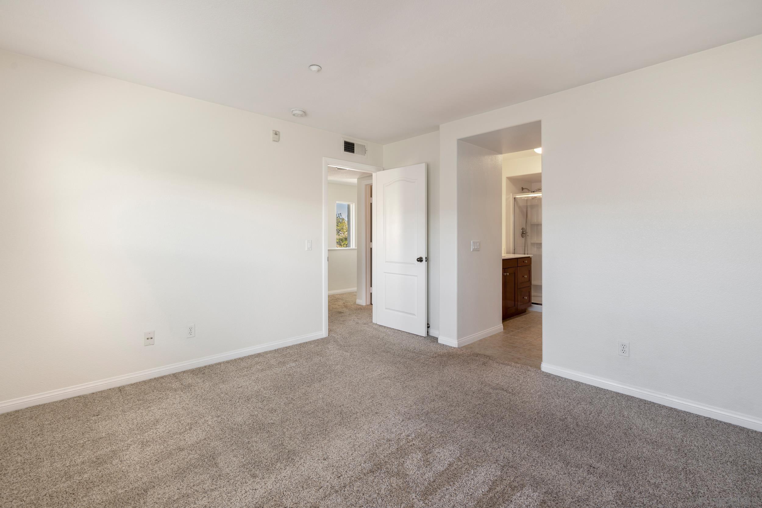 Detail Gallery Image 18 of 35 For 3548  Shoreline Bluff Lane, San Diego,  CA 92110 - 2 Beds | 2/1 Baths