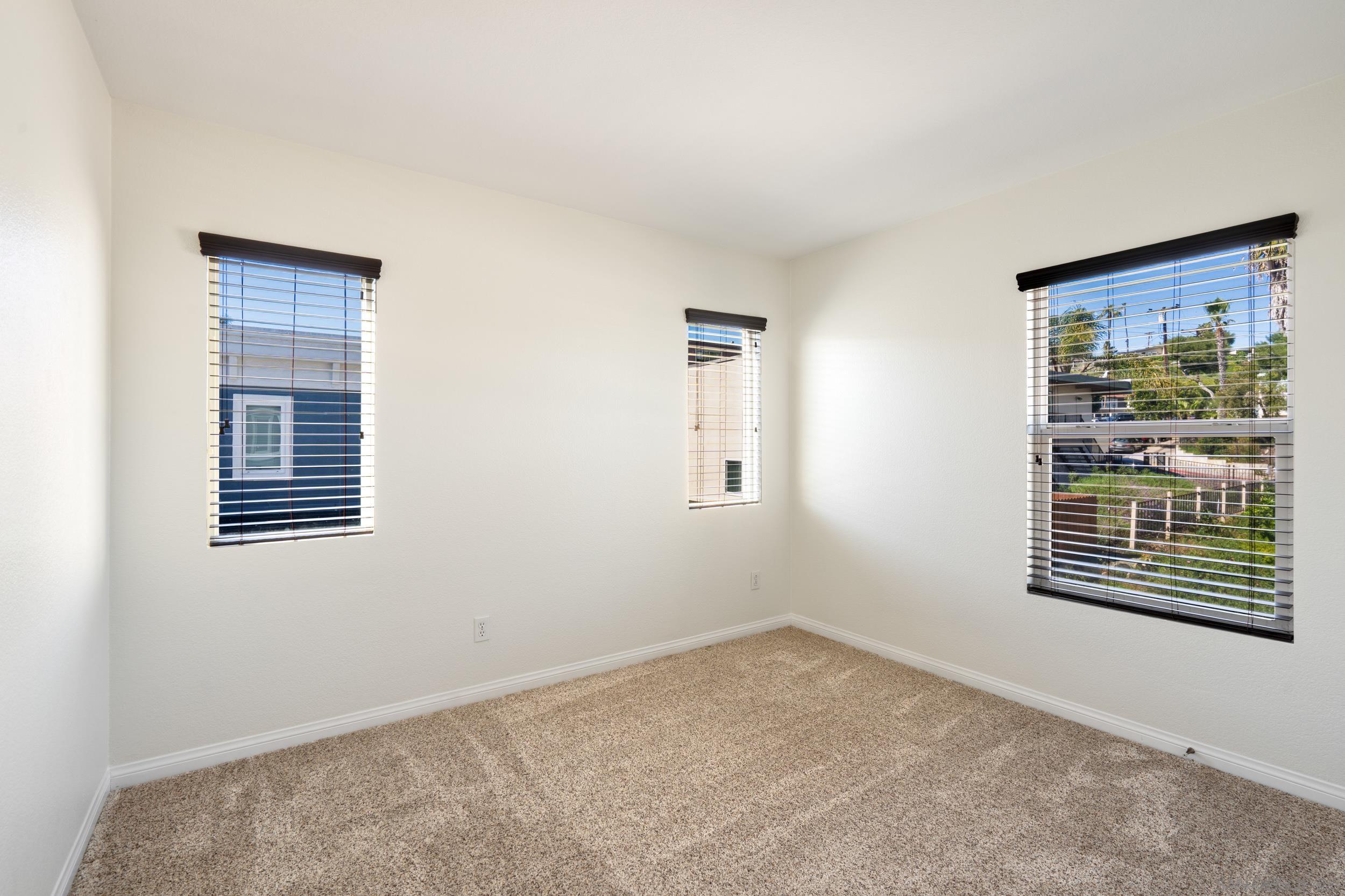 Detail Gallery Image 22 of 35 For 3548  Shoreline Bluff Lane, San Diego,  CA 92110 - 2 Beds | 2/1 Baths