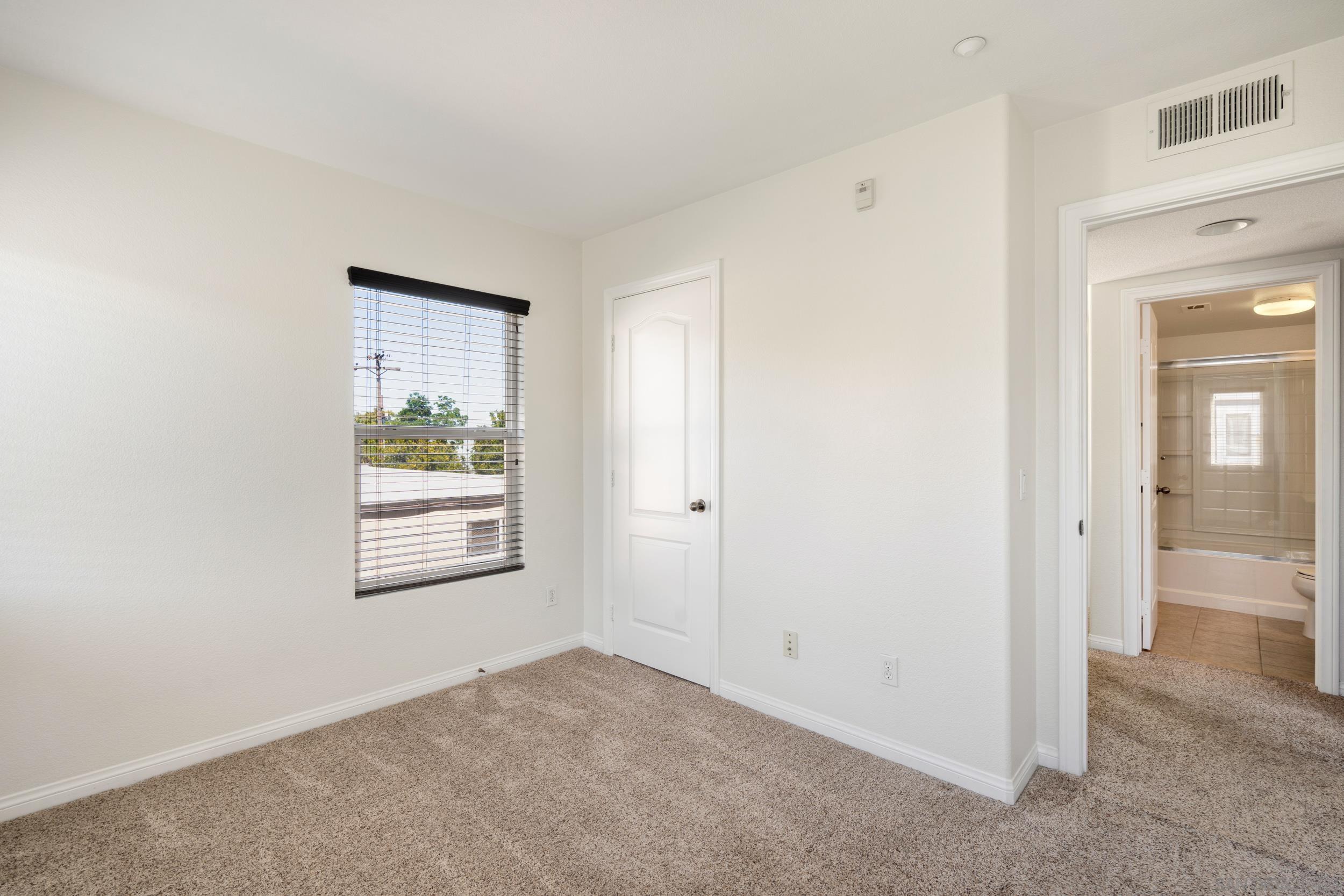 Detail Gallery Image 23 of 35 For 3548  Shoreline Bluff Lane, San Diego,  CA 92110 - 2 Beds | 2/1 Baths