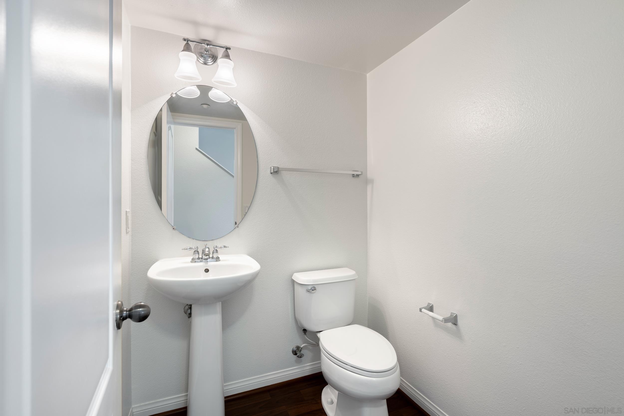 Detail Gallery Image 25 of 35 For 3548  Shoreline Bluff Lane, San Diego,  CA 92110 - 2 Beds | 2/1 Baths