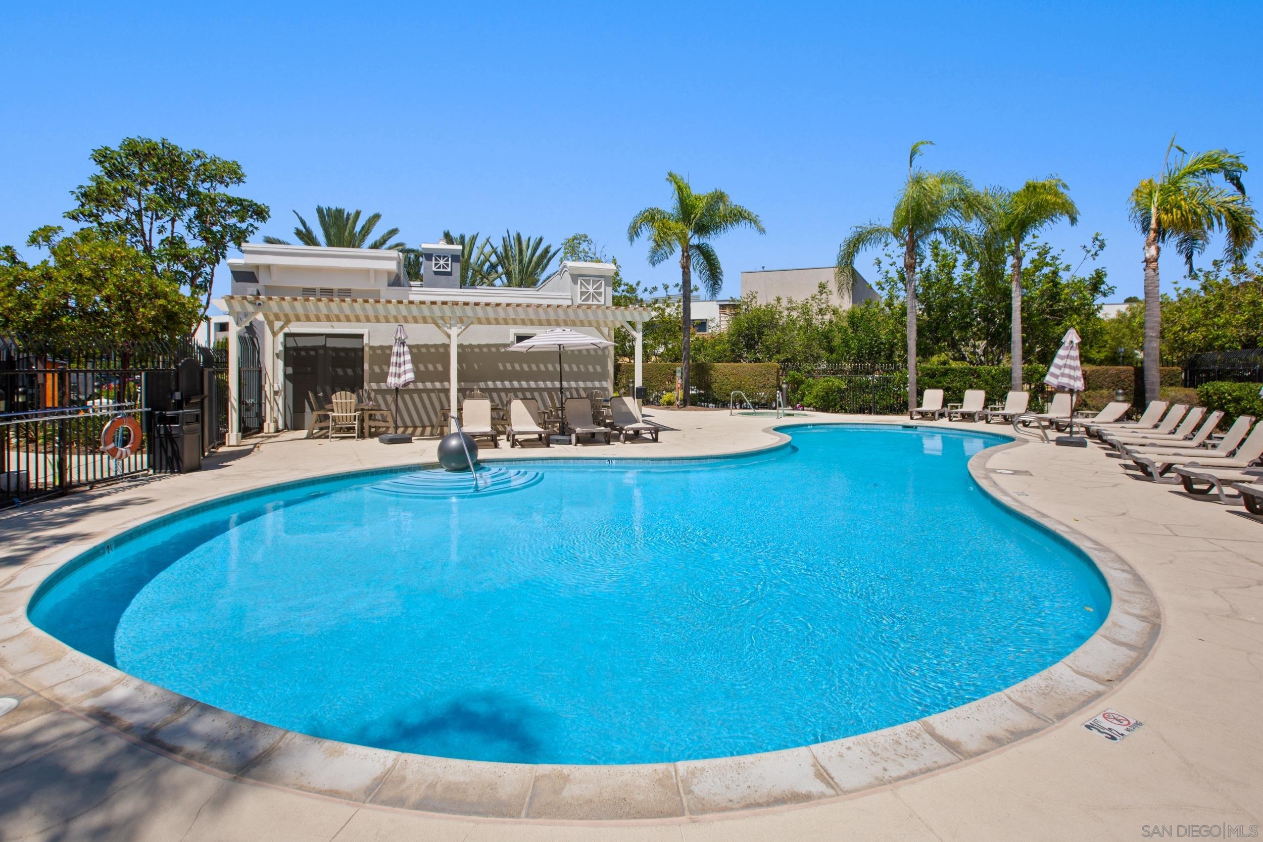 Detail Gallery Image 30 of 35 For 3548  Shoreline Bluff Lane, San Diego,  CA 92110 - 2 Beds | 2/1 Baths