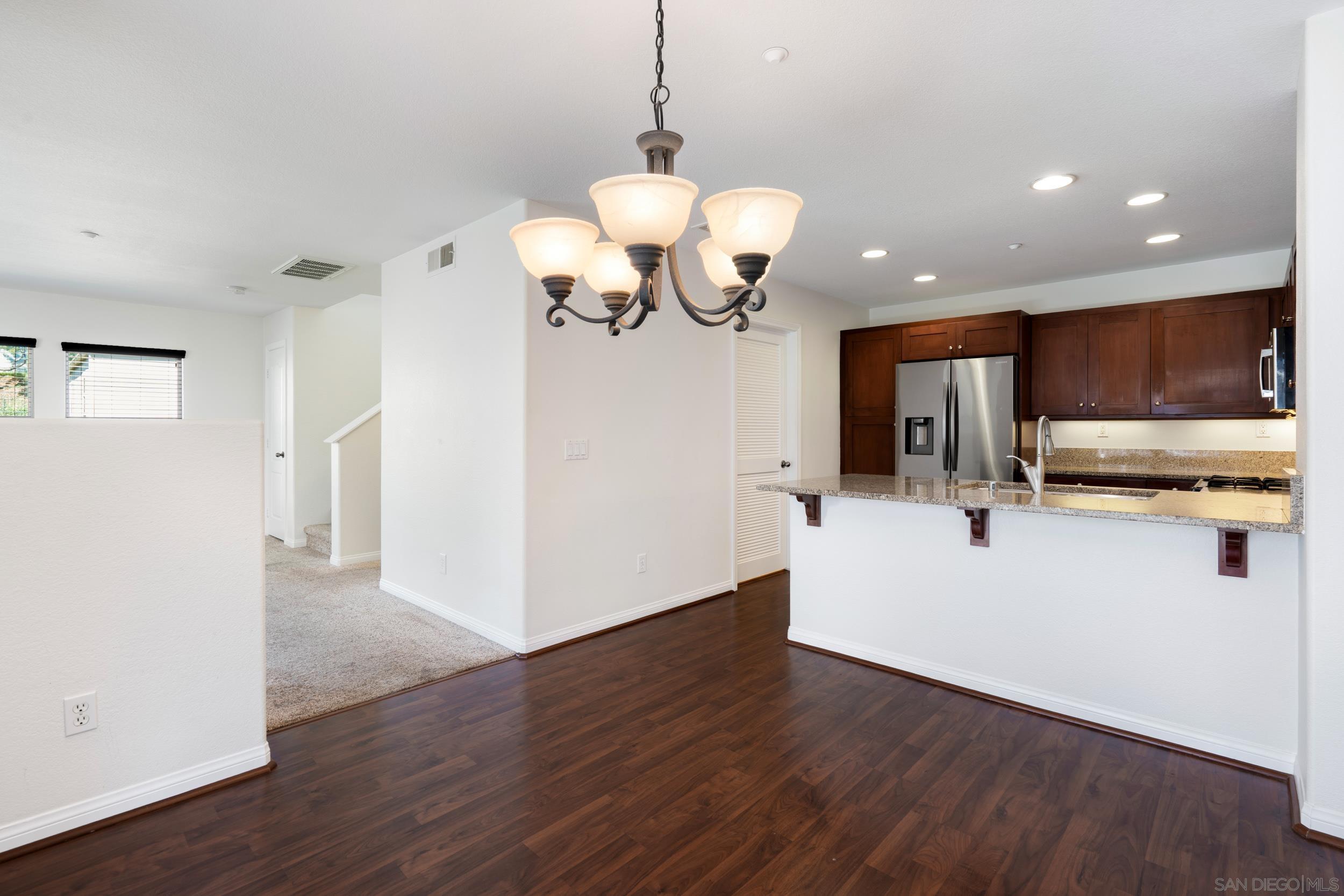 Detail Gallery Image 6 of 35 For 3548  Shoreline Bluff Lane, San Diego,  CA 92110 - 2 Beds | 2/1 Baths