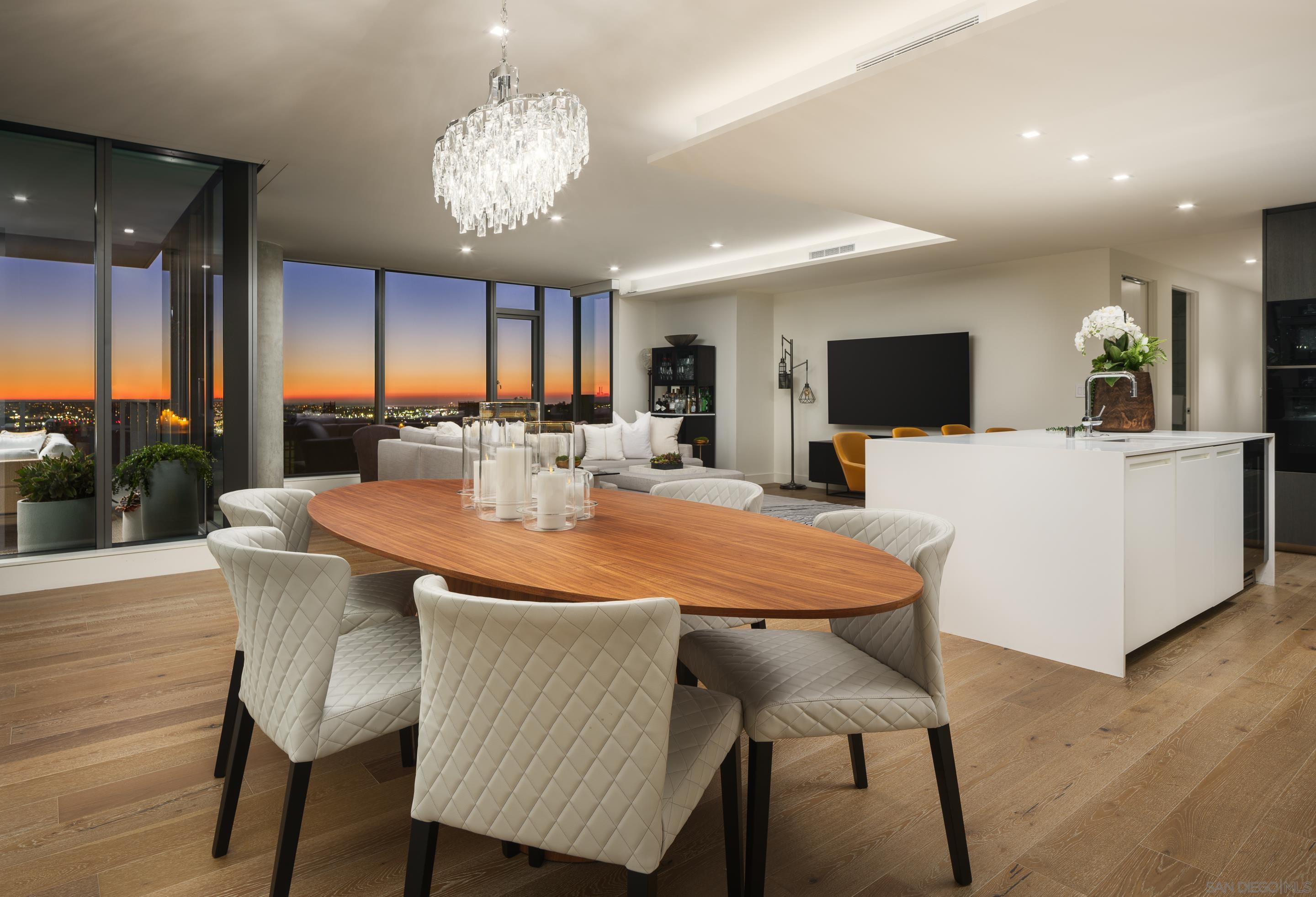 Detail Gallery Image 7 of 41 For 2855  5th Ave  #901,  San Diego,  CA 92103 - 3 Beds | 3 Baths