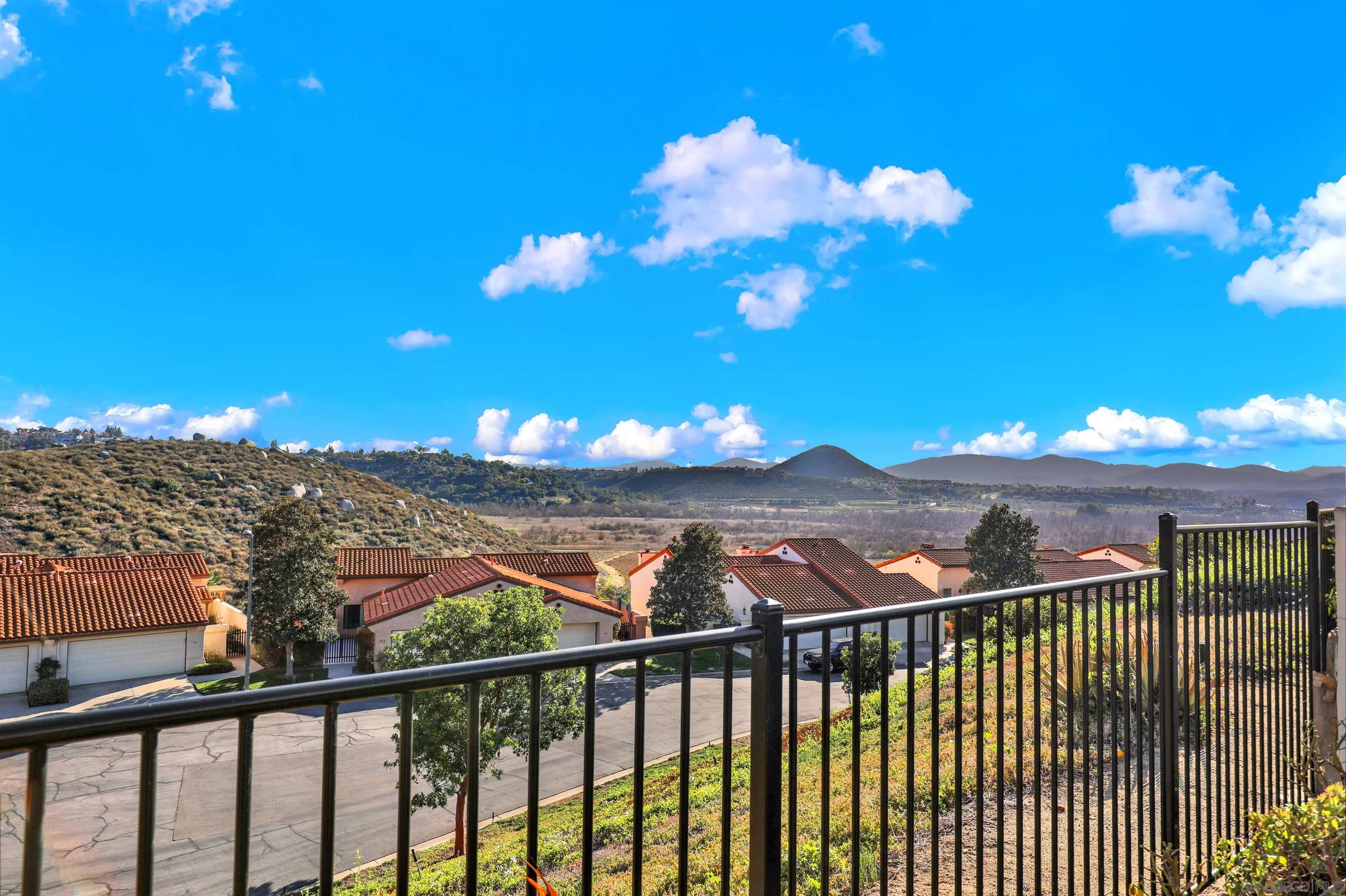 Detail Gallery Image 2 of 29 For 753  Concerto Gln, Escondido,  CA 92025 - 3 Beds | 2/1 Baths