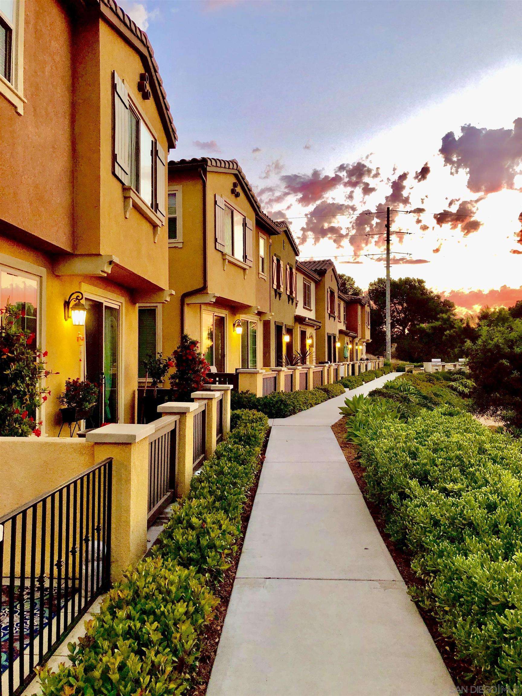 Detail Gallery Image 2 of 28 For 1775  Saltaire Pl  #34,  San Diego,  CA 92154 - 3 Beds | 2/1 Baths