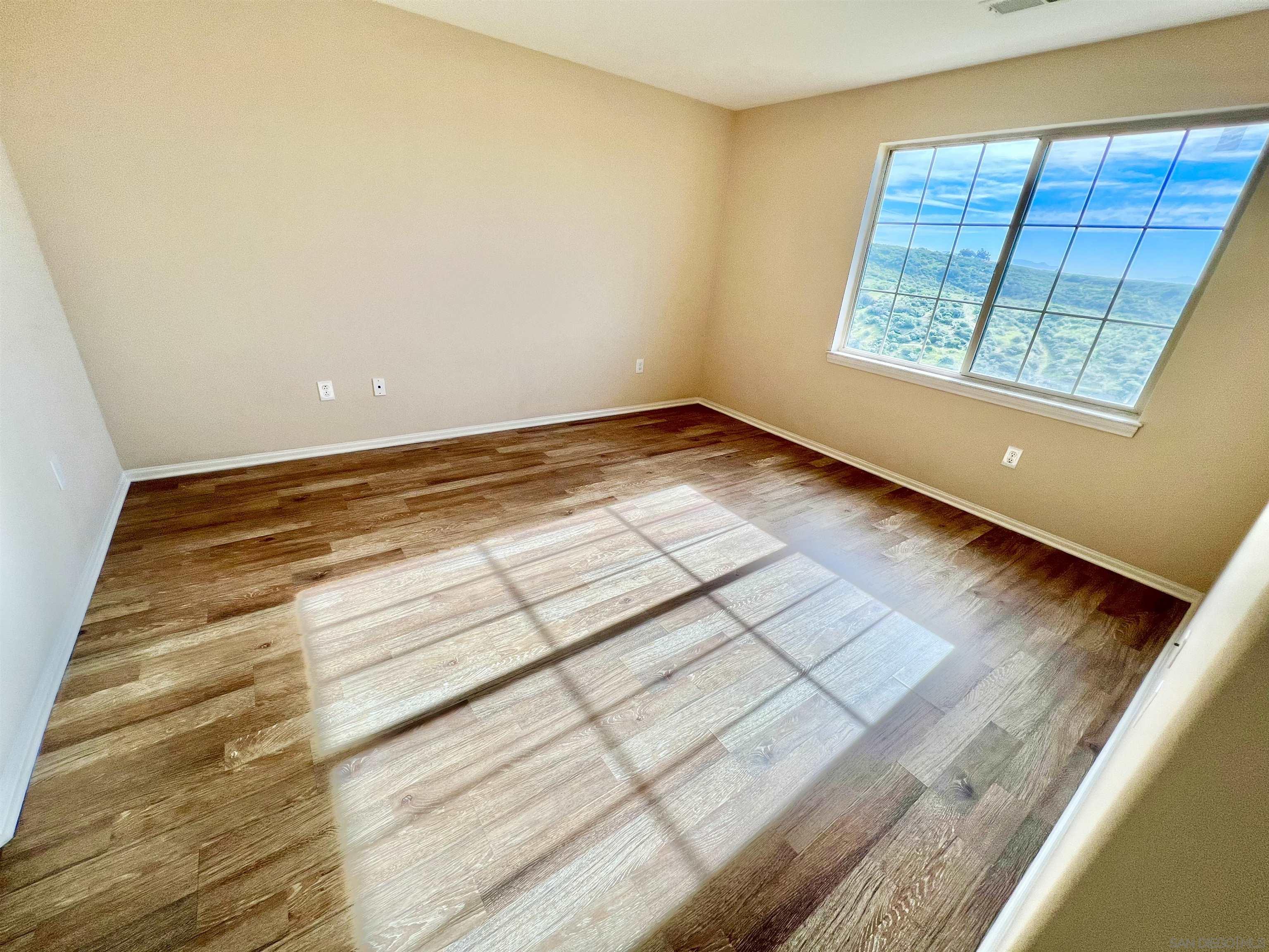 Detail Gallery Image 13 of 28 For 1775  Saltaire Pl  #34,  San Diego,  CA 92154 - 3 Beds | 2/1 Baths