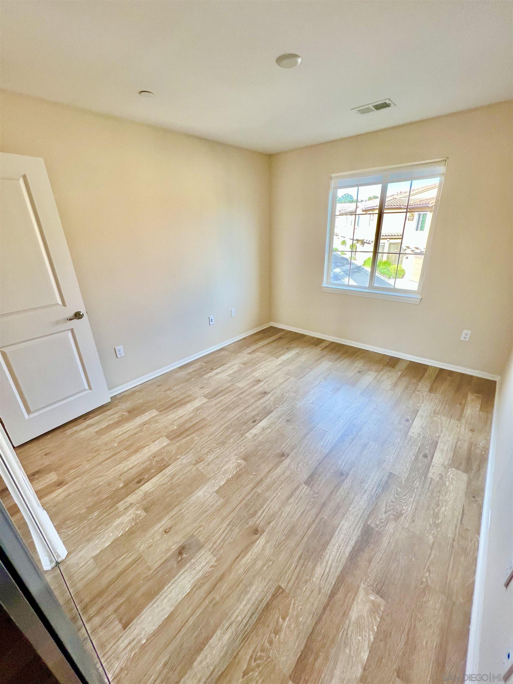 Detail Gallery Image 15 of 28 For 1775  Saltaire Pl  #34,  San Diego,  CA 92154 - 3 Beds | 2/1 Baths