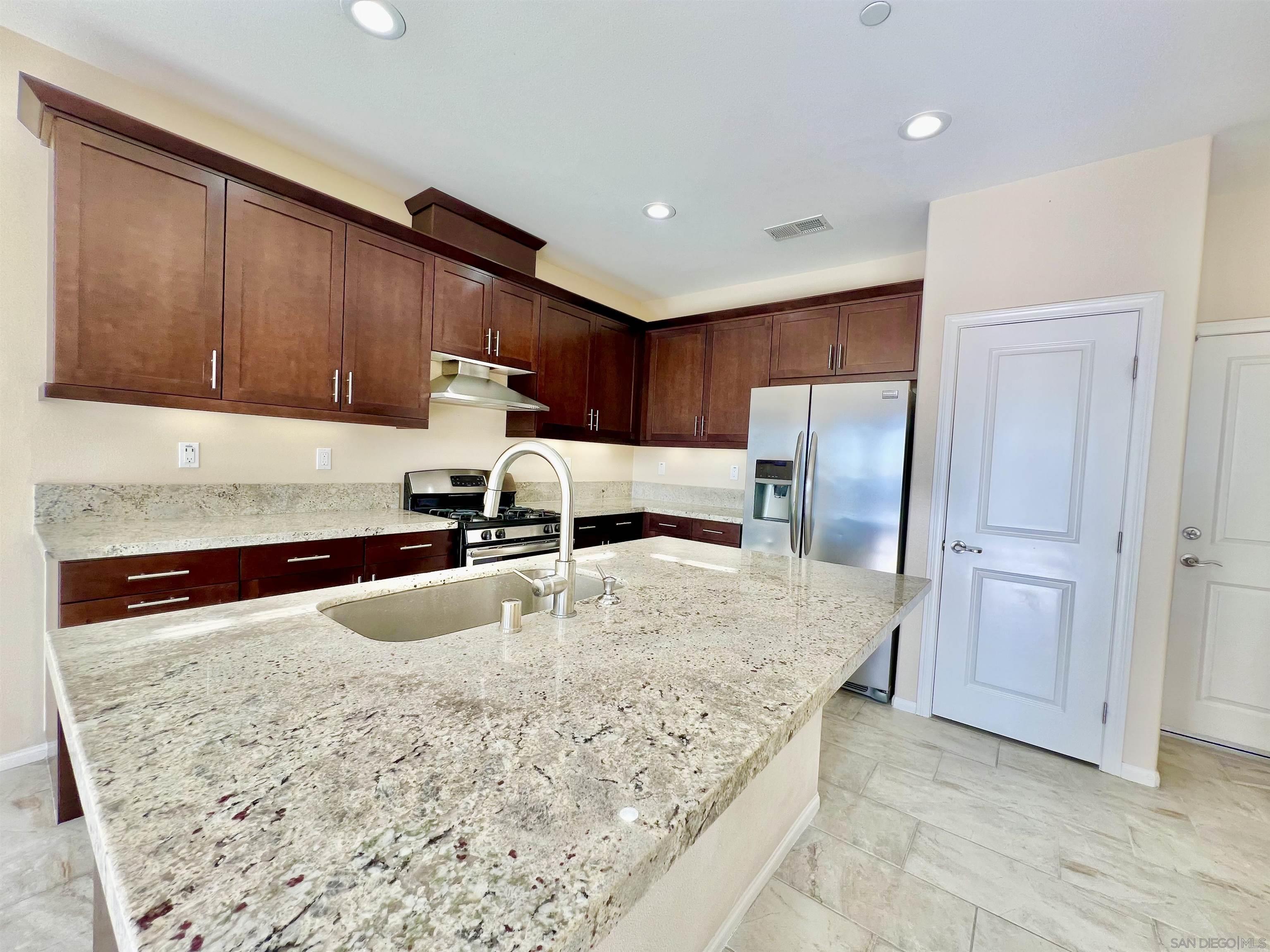 Detail Gallery Image 19 of 28 For 1775  Saltaire Pl  #34,  San Diego,  CA 92154 - 3 Beds | 2/1 Baths