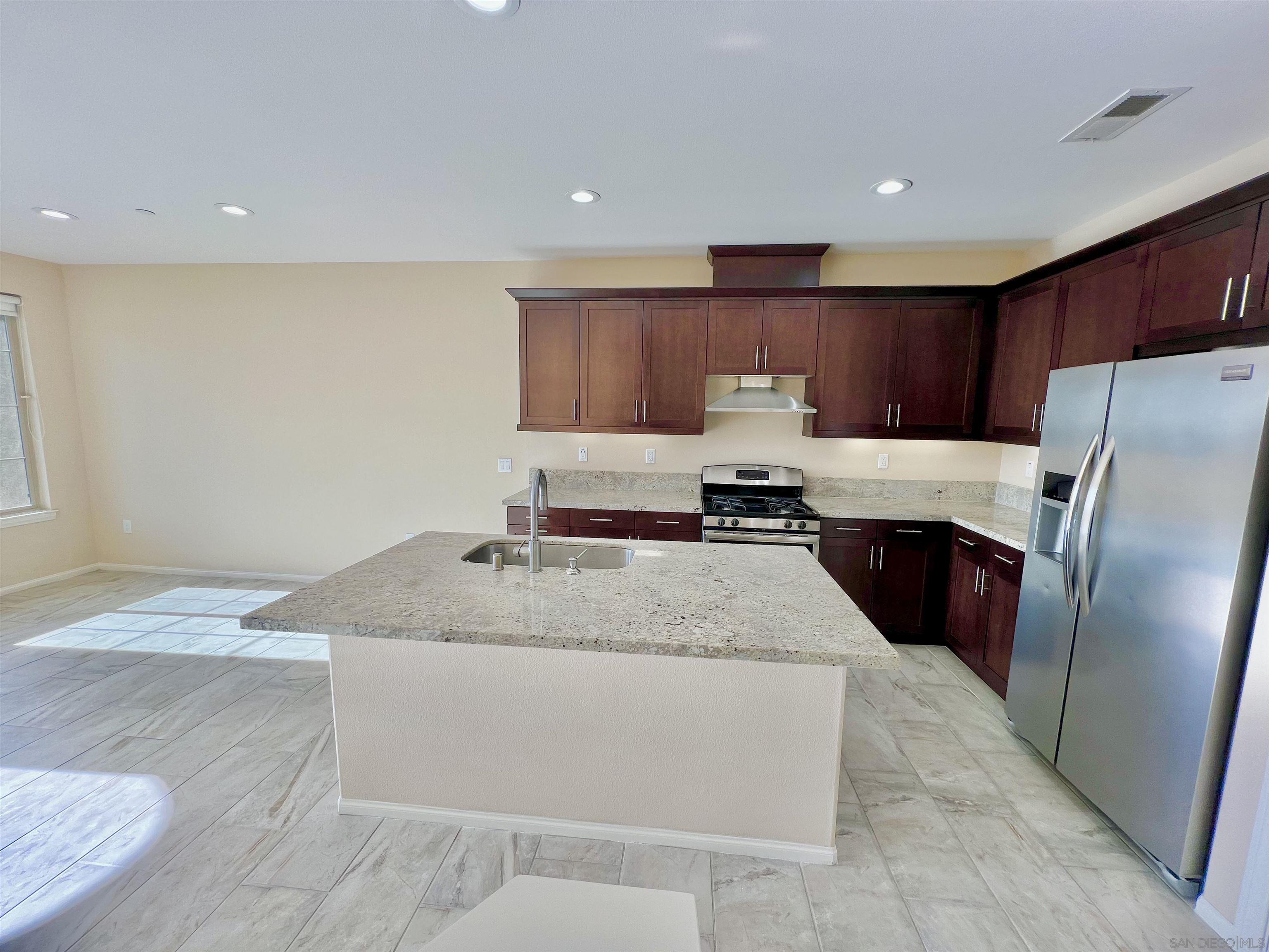 Detail Gallery Image 8 of 28 For 1775  Saltaire Pl  #34,  San Diego,  CA 92154 - 3 Beds | 2/1 Baths