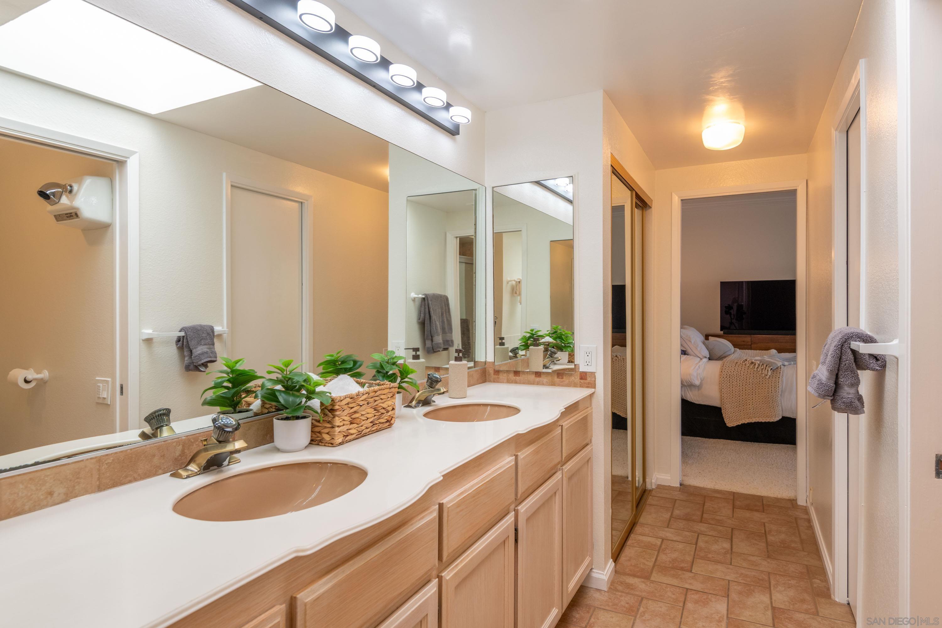 Detail Gallery Image 20 of 45 For 7975  Caminito Del Cid, La Jolla,  CA 92037 - 3 Beds | 3 Baths