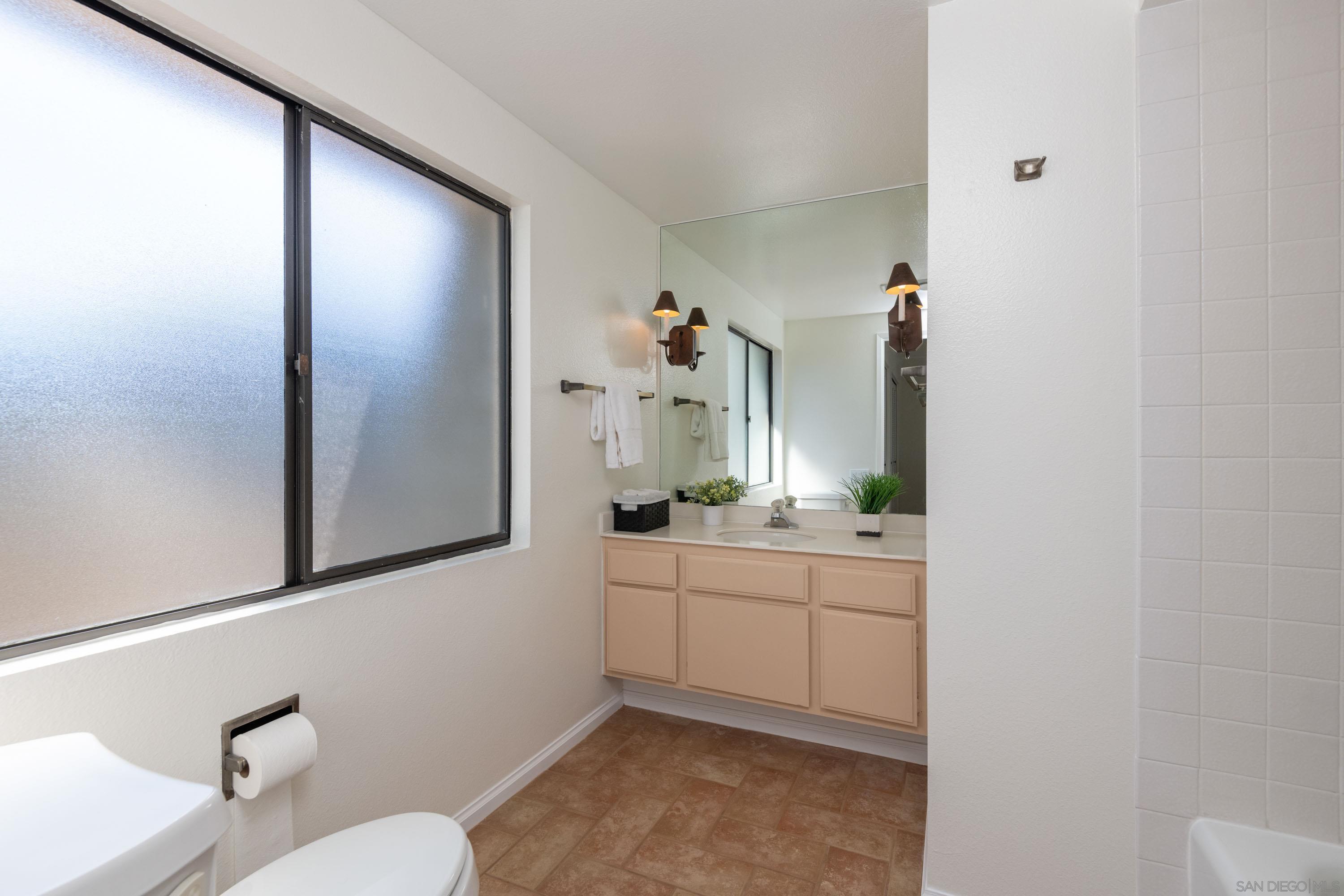 Detail Gallery Image 30 of 45 For 7975  Caminito Del Cid, La Jolla,  CA 92037 - 3 Beds | 3 Baths