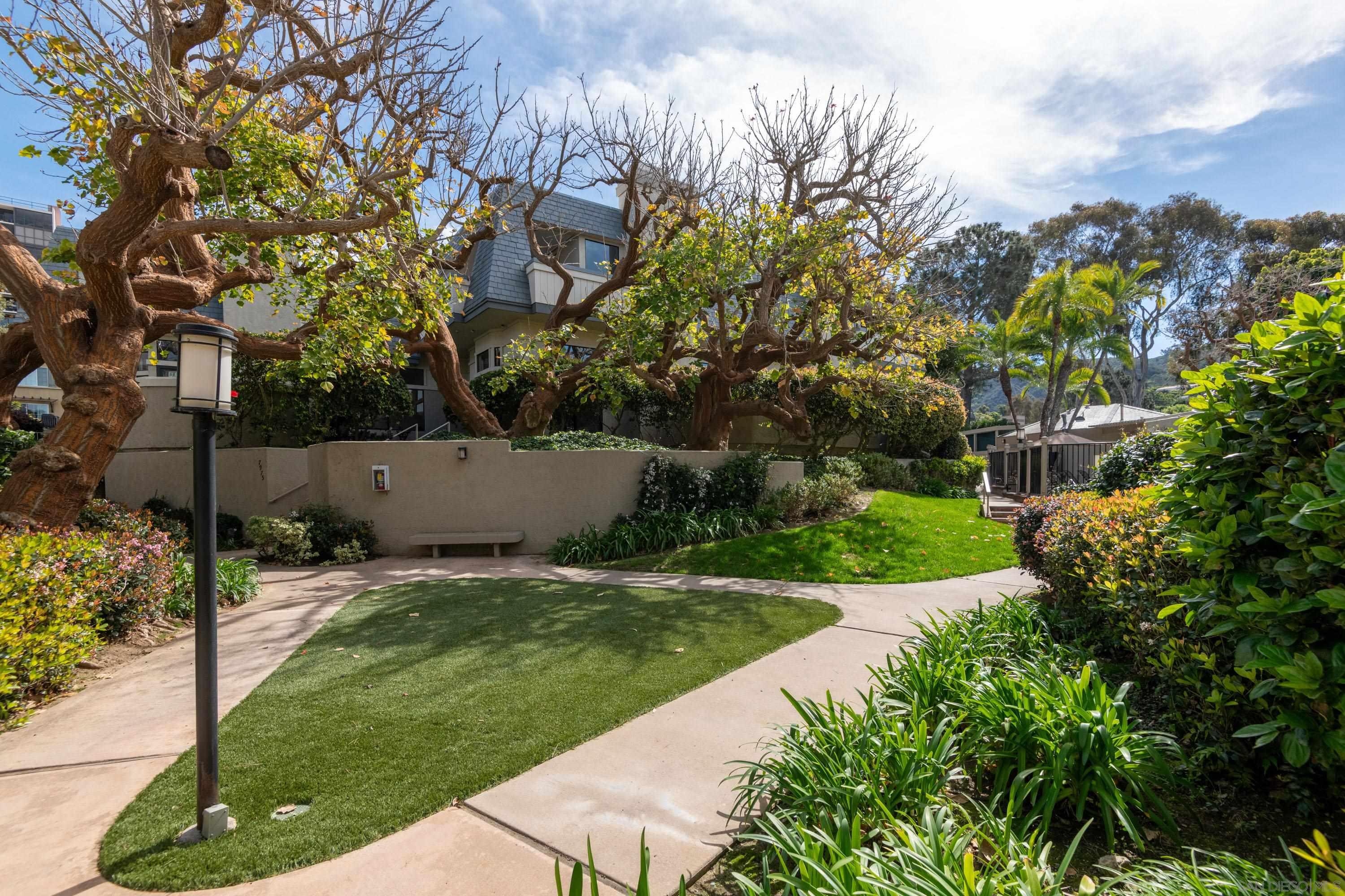 Detail Gallery Image 32 of 45 For 7975  Caminito Del Cid, La Jolla,  CA 92037 - 3 Beds | 3 Baths