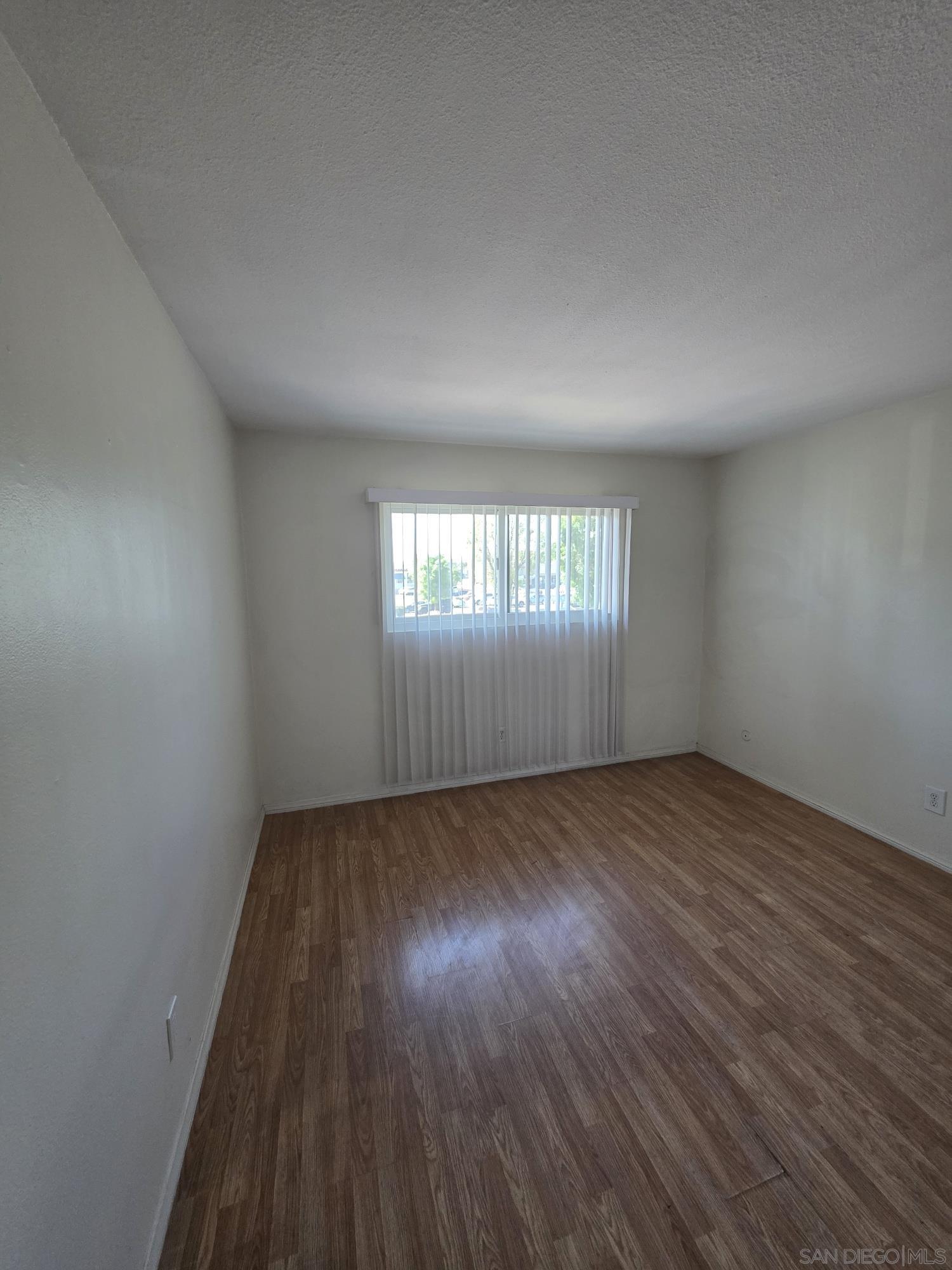 Detail Gallery Image 4 of 13 For 9739  Winter Gardens Blvd  #4,  Lakeside,  CA 92040 - 1 Beds | 1 Baths