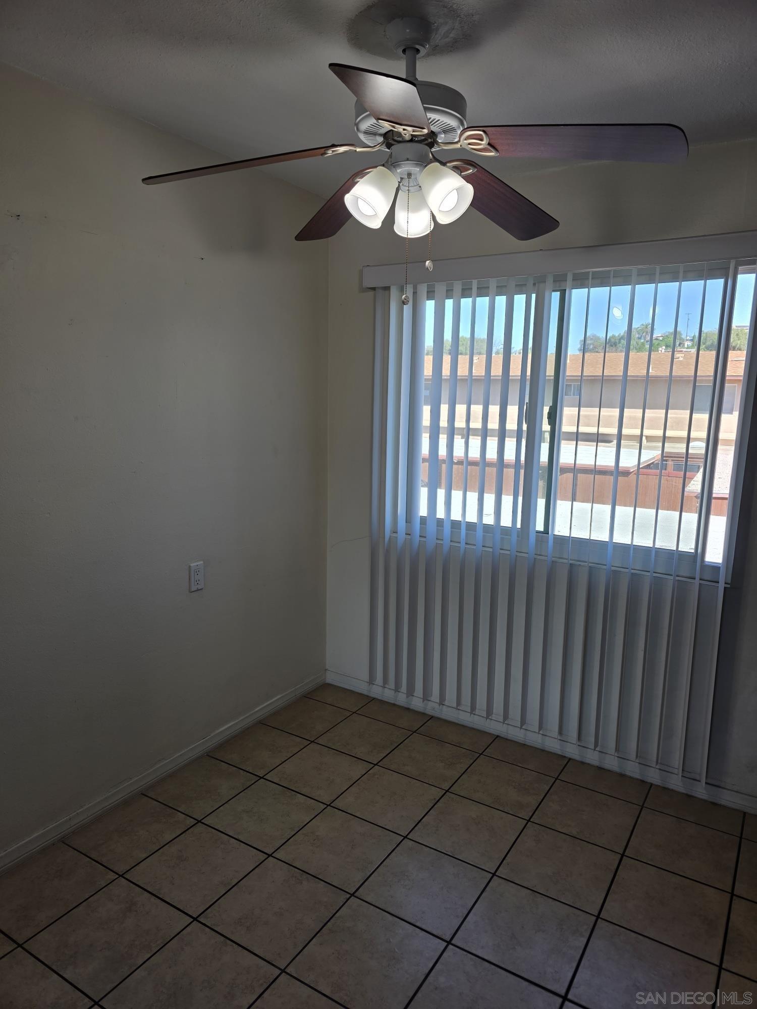 Detail Gallery Image 7 of 13 For 9739  Winter Gardens Blvd  #4,  Lakeside,  CA 92040 - 1 Beds | 1 Baths