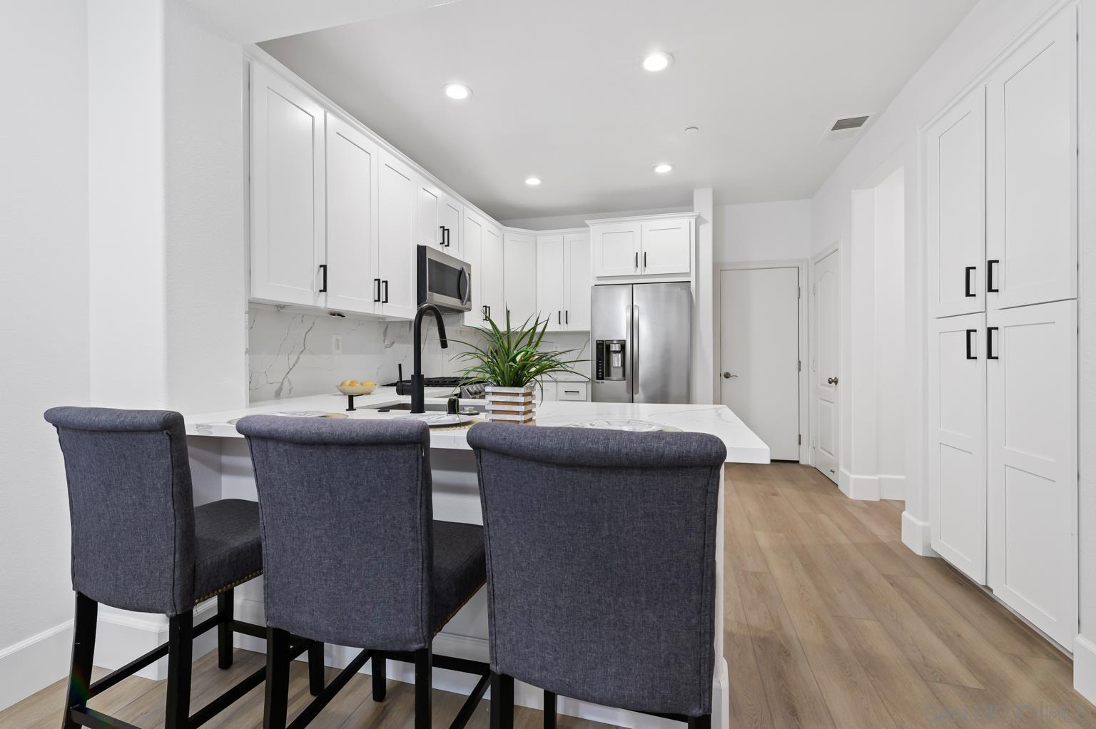 Detail Gallery Image 2 of 21 For 13002  Requlo Place, San Diego,  CA 92130 - 3 Beds | 2/1 Baths