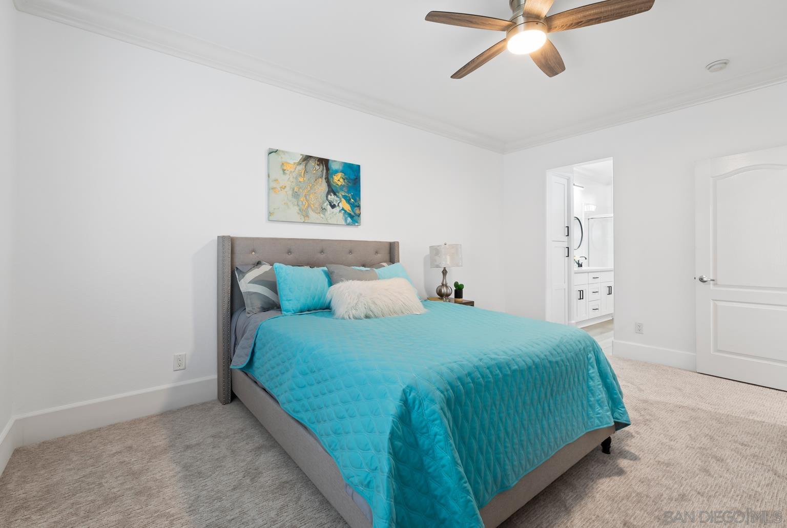 Detail Gallery Image 12 of 21 For 13002  Requlo Place, San Diego,  CA 92130 - 3 Beds | 2/1 Baths