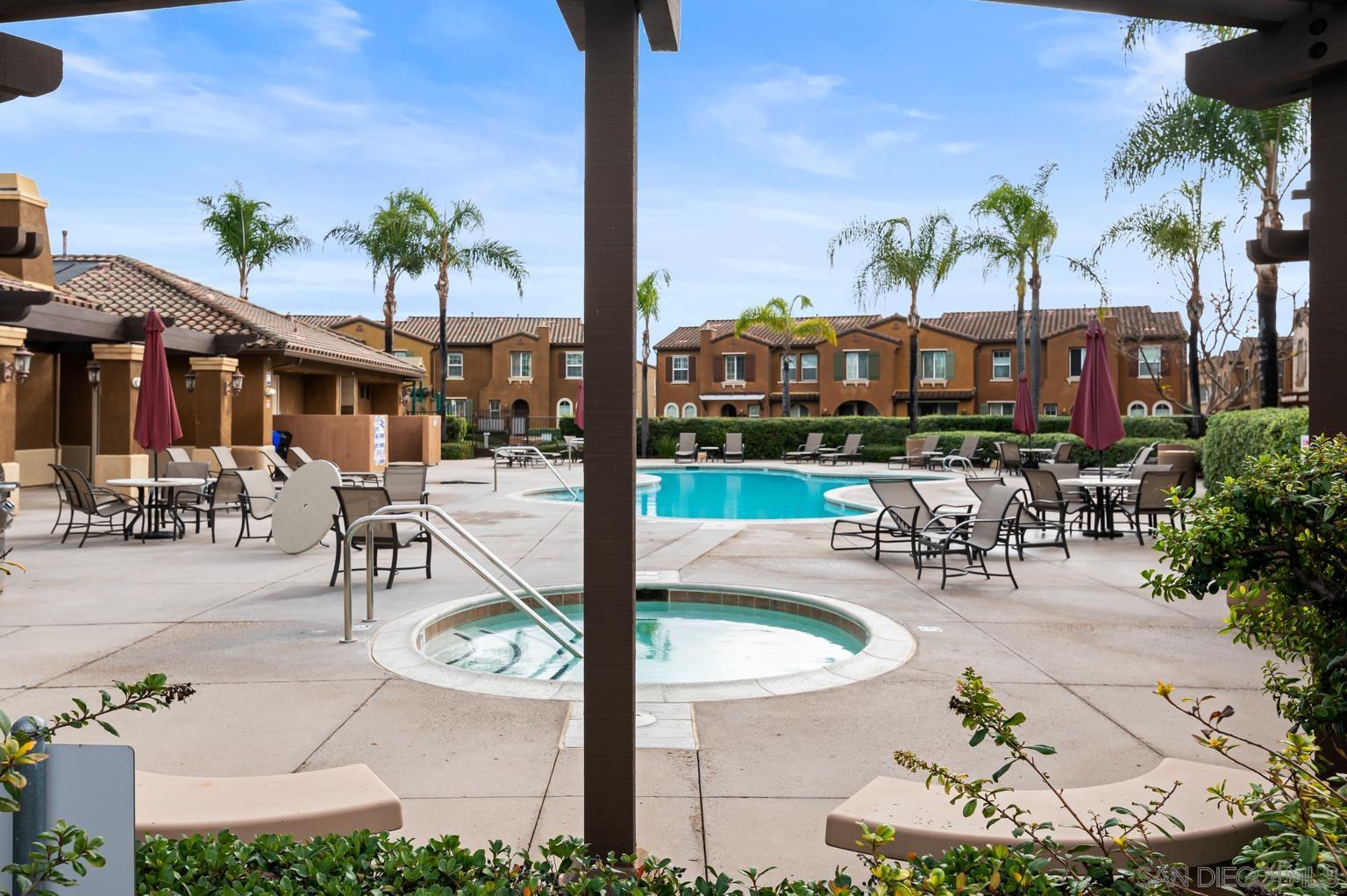 Detail Gallery Image 16 of 21 For 13002  Requlo Place, San Diego,  CA 92130 - 3 Beds | 2/1 Baths