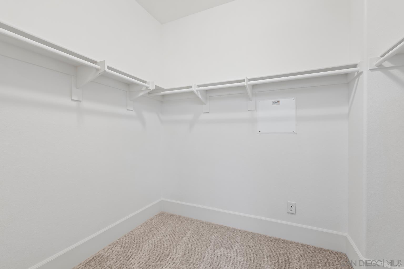 Detail Gallery Image 19 of 21 For 13002  Requlo Place, San Diego,  CA 92130 - 3 Beds | 2/1 Baths