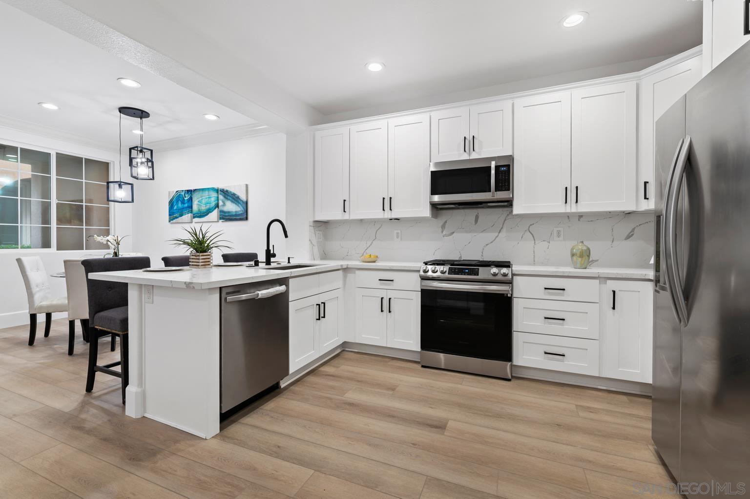 Detail Gallery Image 4 of 21 For 13002  Requlo Place, San Diego,  CA 92130 - 3 Beds | 2/1 Baths