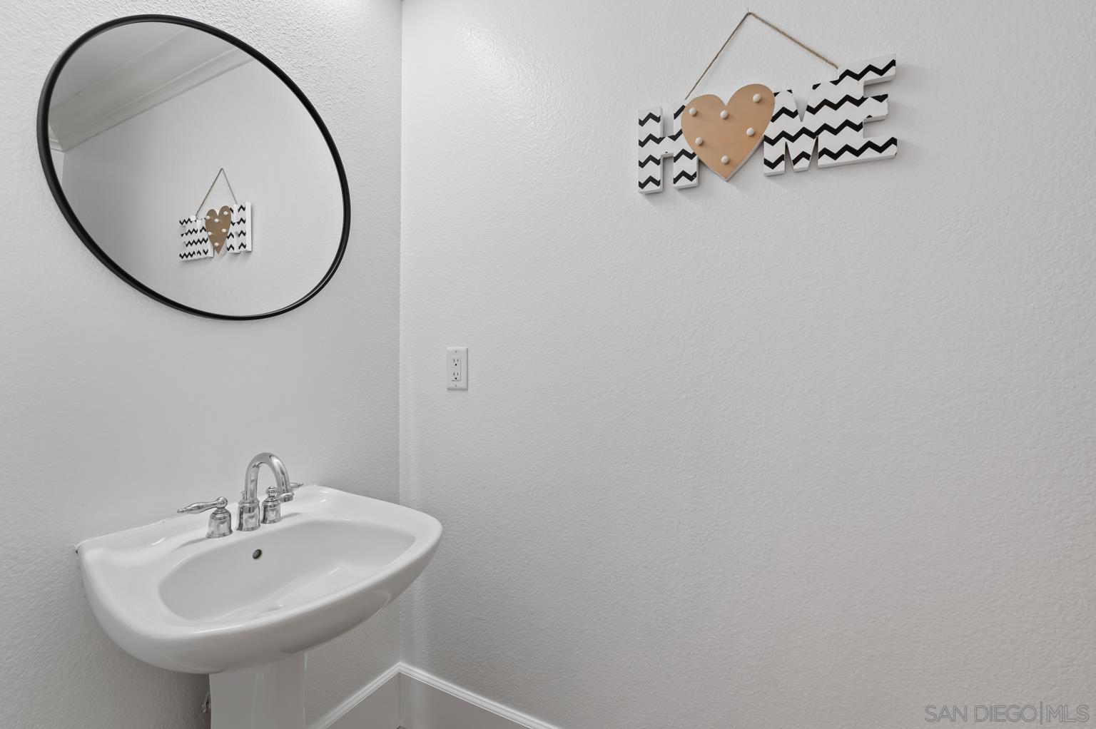 Detail Gallery Image 5 of 21 For 13002  Requlo Place, San Diego,  CA 92130 - 3 Beds | 2/1 Baths