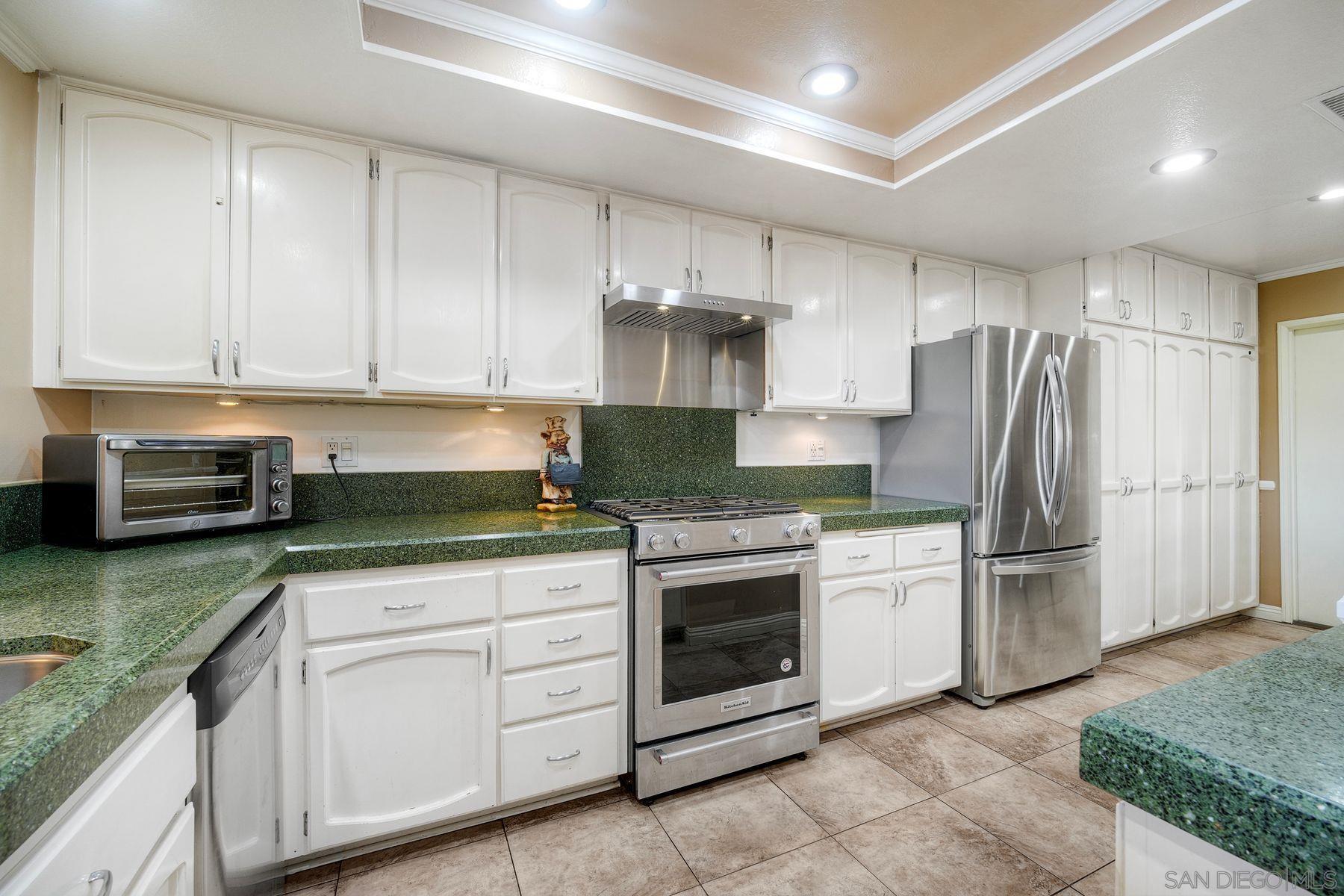 Detail Gallery Image 14 of 65 For 629  Concerto Gln, Escondido,  CA 92025 - 3 Beds | 2/1 Baths