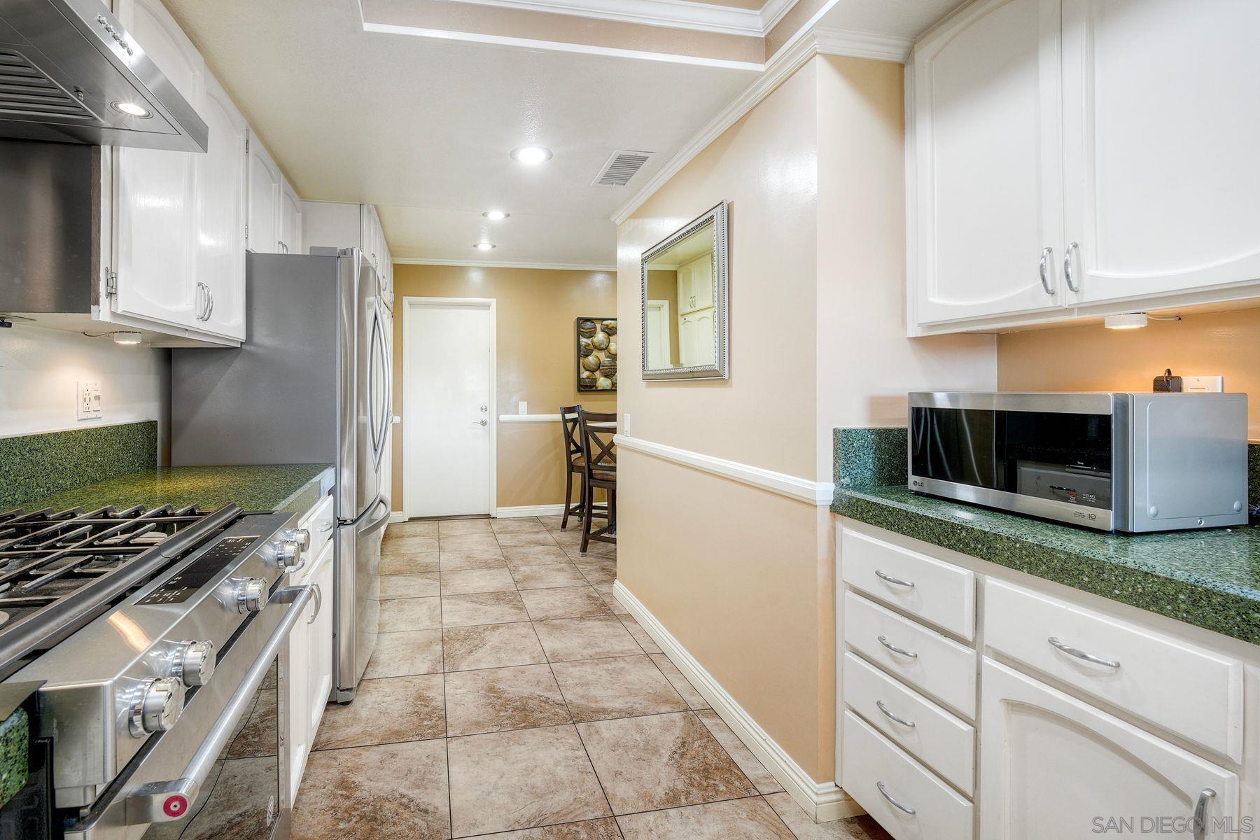 Detail Gallery Image 16 of 65 For 629  Concerto Gln, Escondido,  CA 92025 - 3 Beds | 2/1 Baths