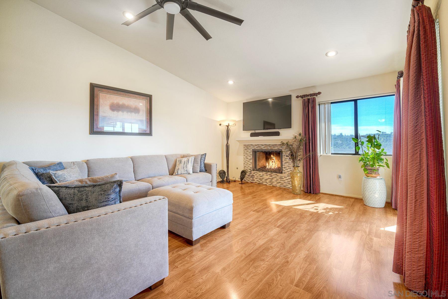 Detail Gallery Image 8 of 65 For 629  Concerto Gln, Escondido,  CA 92025 - 3 Beds | 2/1 Baths