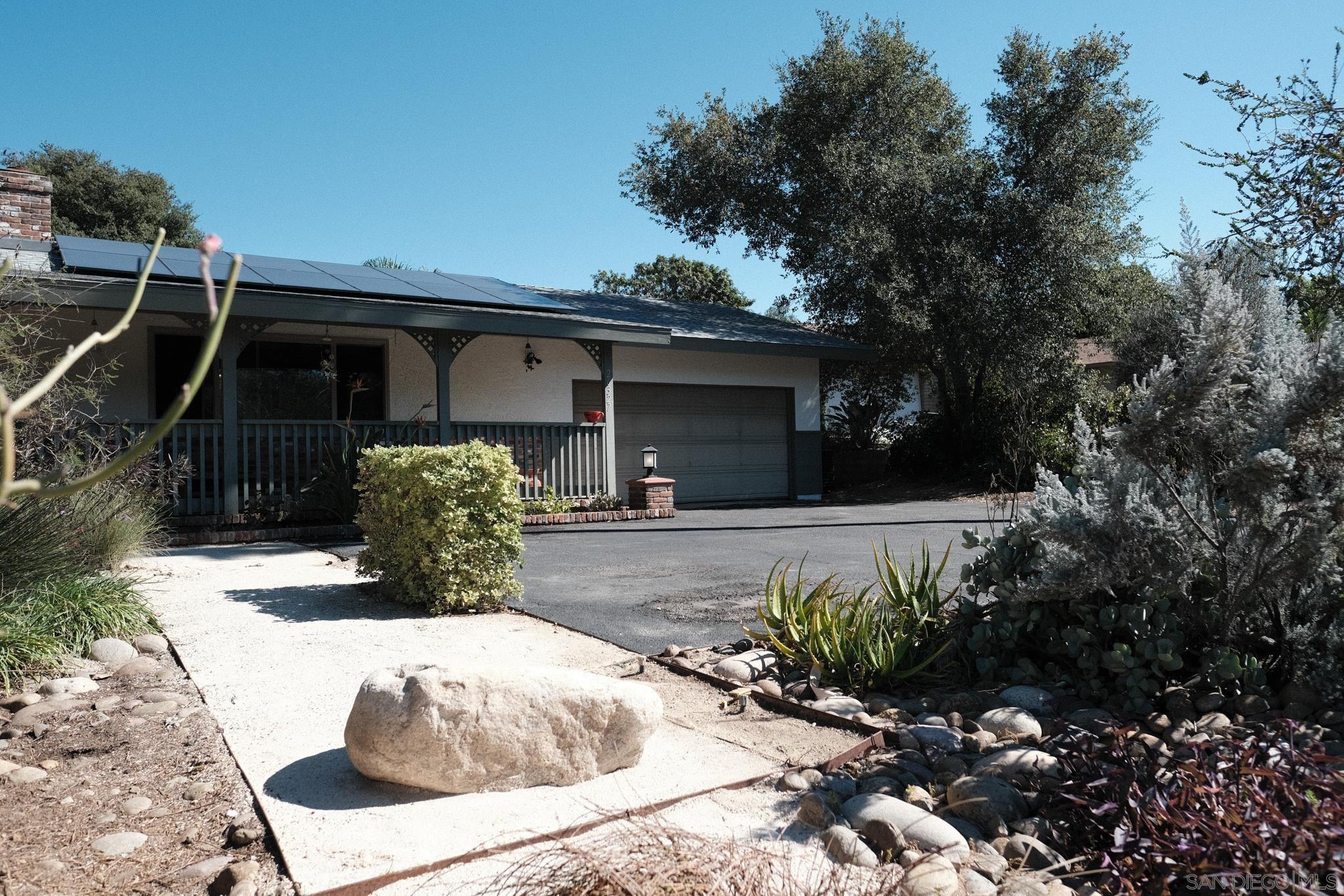 Detail Gallery Image 4 of 42 For 26327 N Broadway, Escondido,  CA 92026 - 3 Beds | 2 Baths