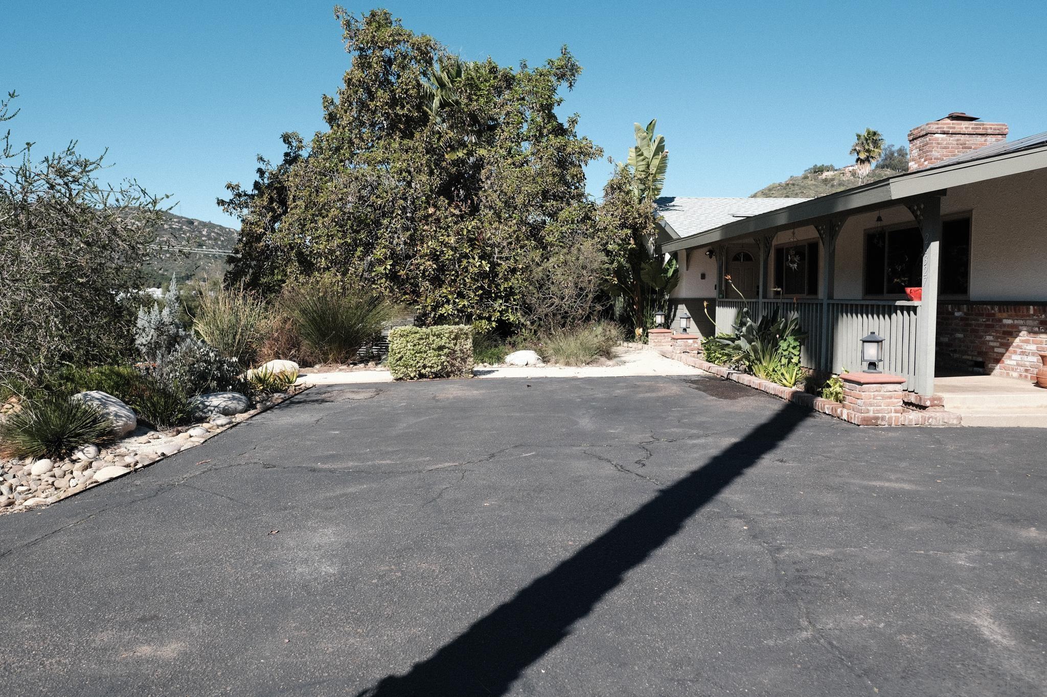 Detail Gallery Image 6 of 42 For 26327 N Broadway, Escondido,  CA 92026 - 3 Beds | 2 Baths