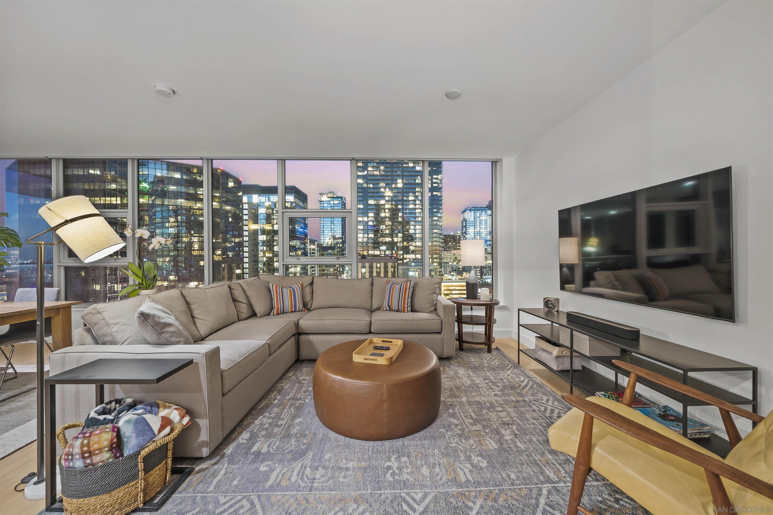 Detail Gallery Image 4 of 57 For 1388  Kettner Blvd  #1504,  San Diego,  CA 92101 - 2 Beds | 2 Baths