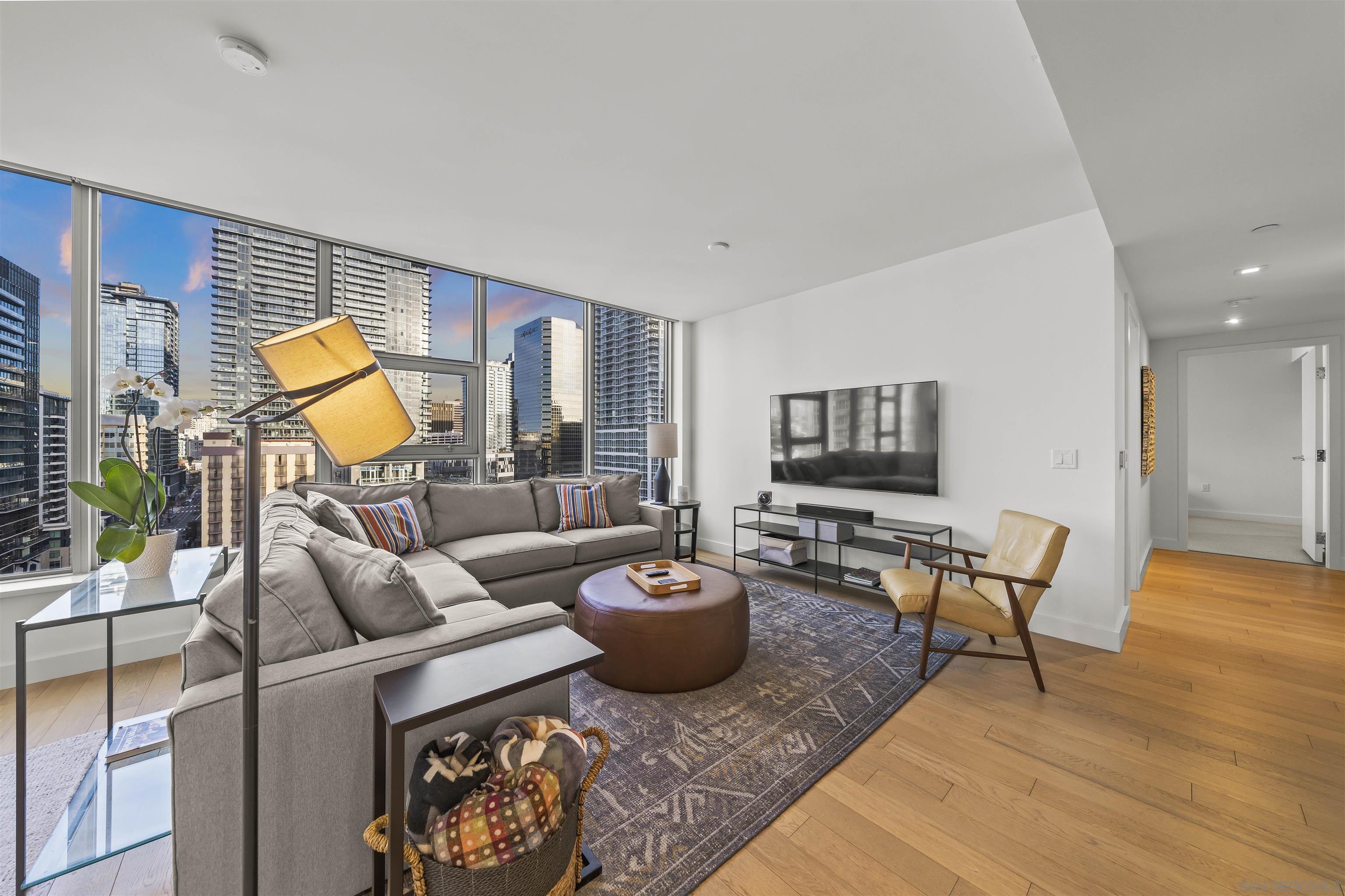 Detail Gallery Image 5 of 57 For 1388  Kettner Blvd  #1504,  San Diego,  CA 92101 - 2 Beds | 2 Baths